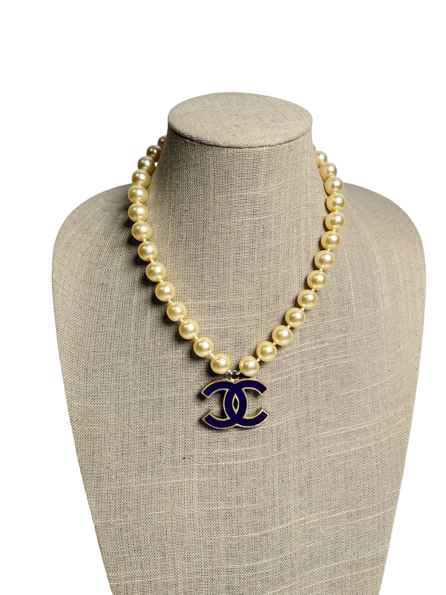 Chanel Pearl Purple CC Pendant Necklace T6496
