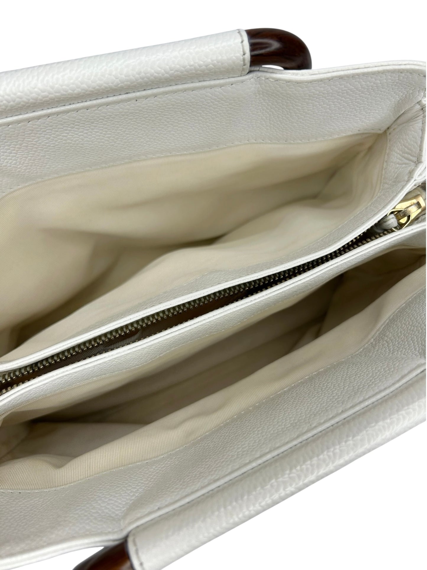 Chanel White Caviar Acrylic Handle Bag T8726