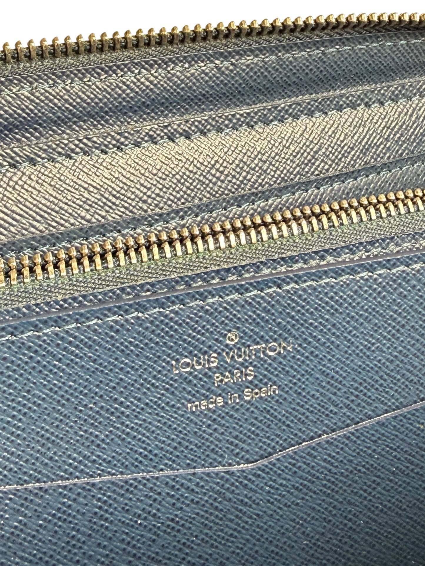 Louis Vuitton XL Blue Taiga Zip Wallet T4218