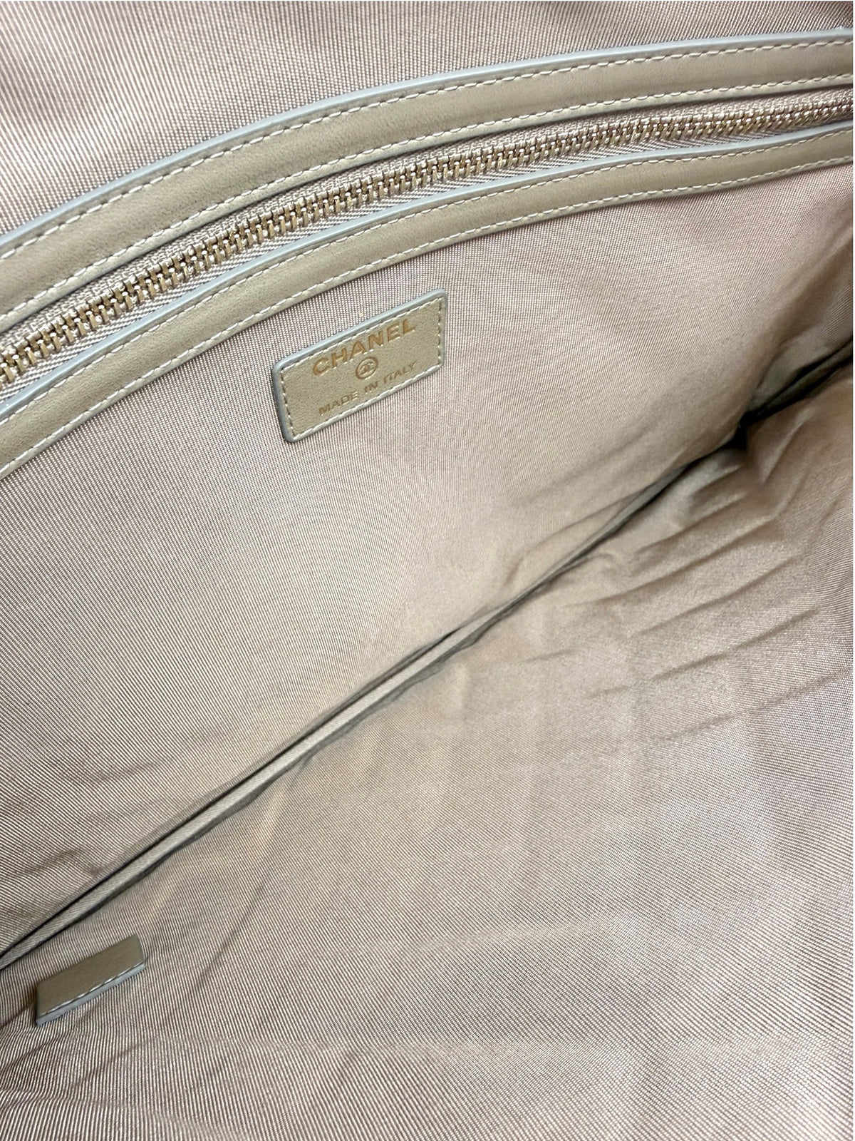 Chanel Iridescent Tan Reissue O Case Large T9199