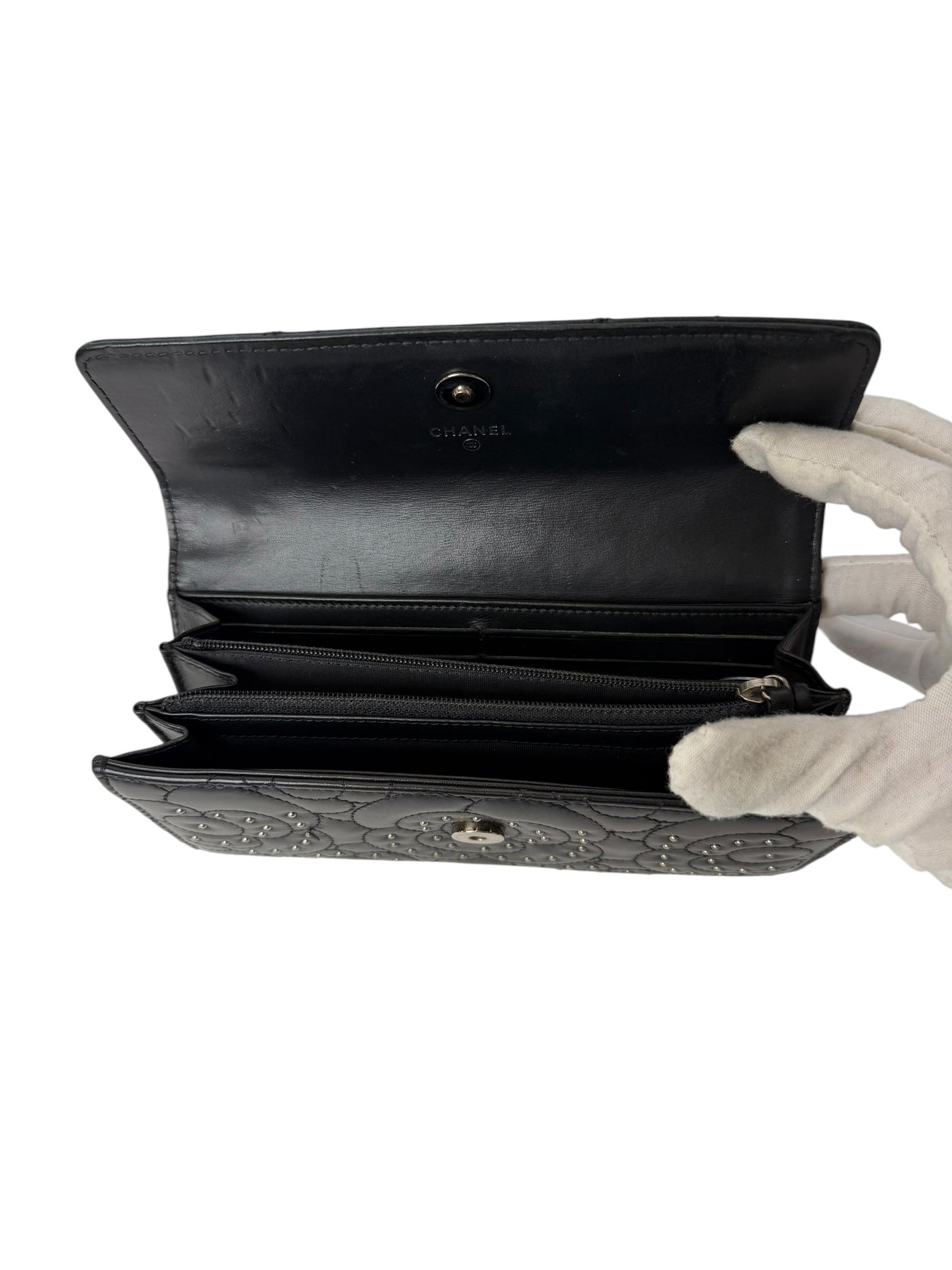 Chanel studded camellia black flap calf skin wallet T6553