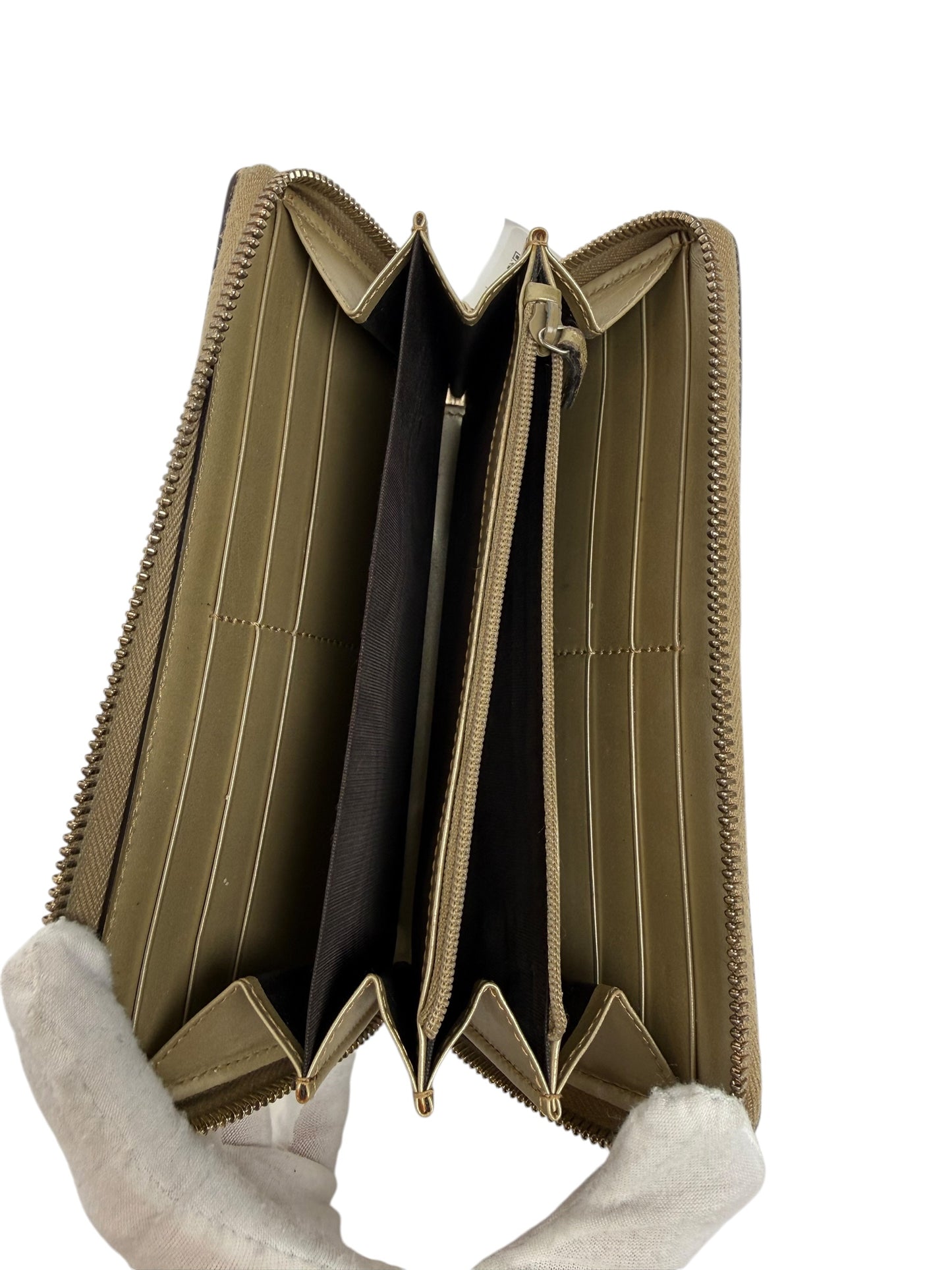 Gucci Gold Calf Zip Wallet T6636