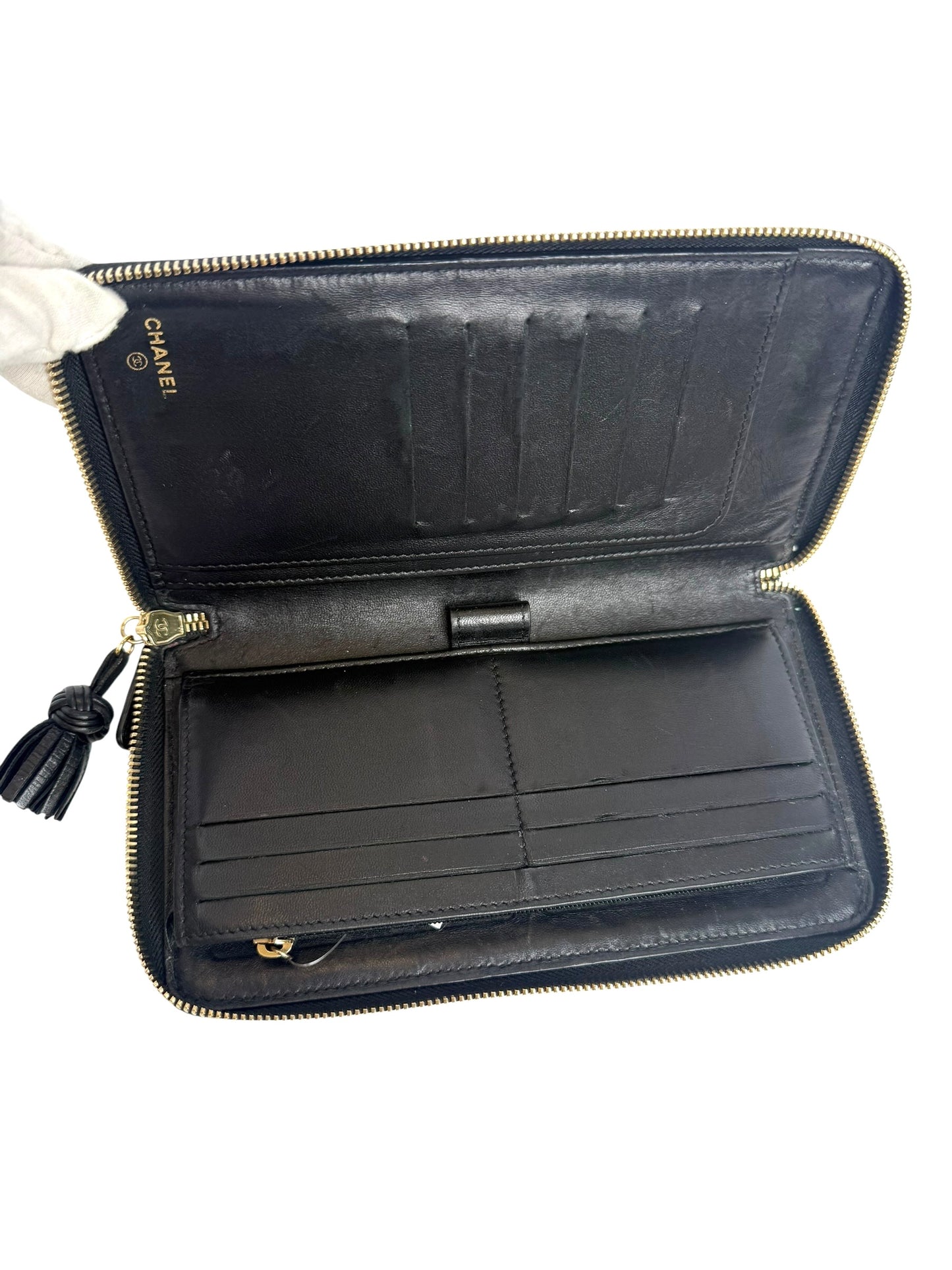 Chanel tassel detail zip around wallet T8282