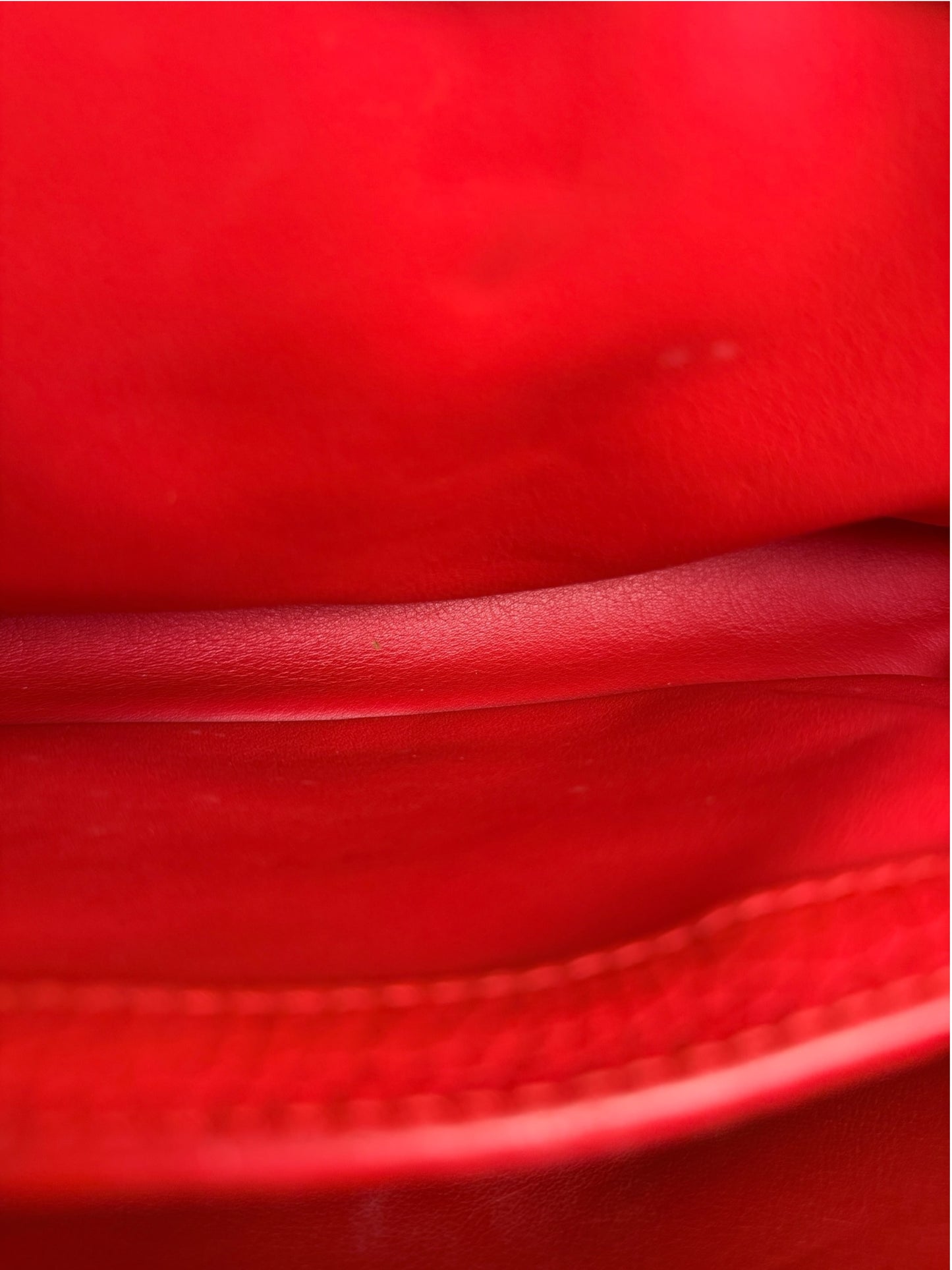 Louis Vuitton Capucines Rubis Taurillon Handbag SHW T8700