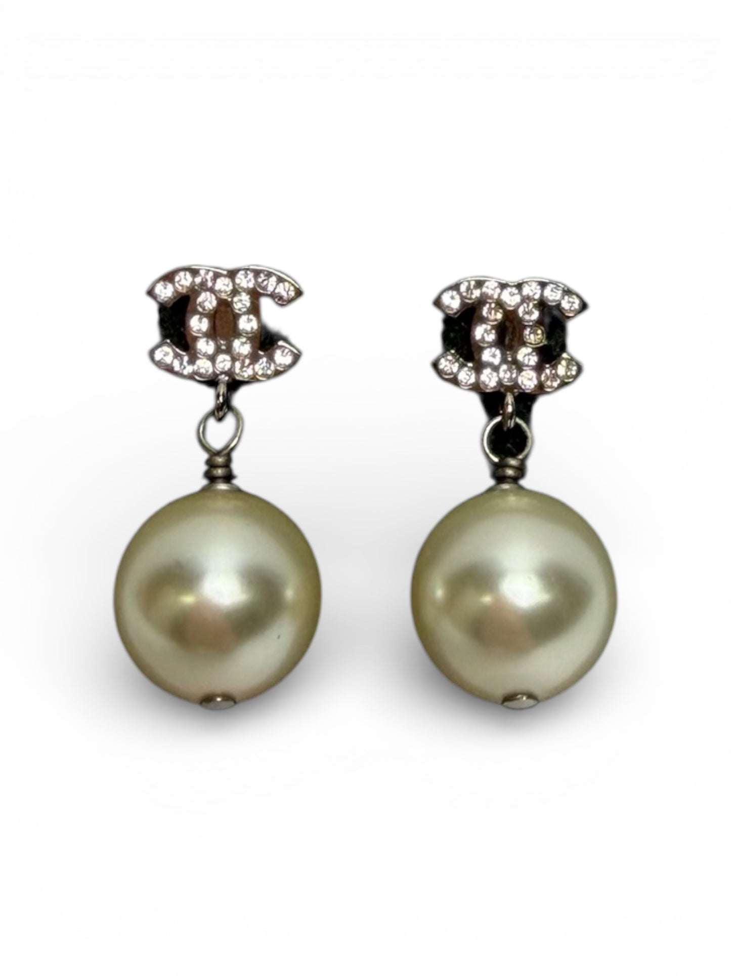 Chanel coco mark pearl earrings