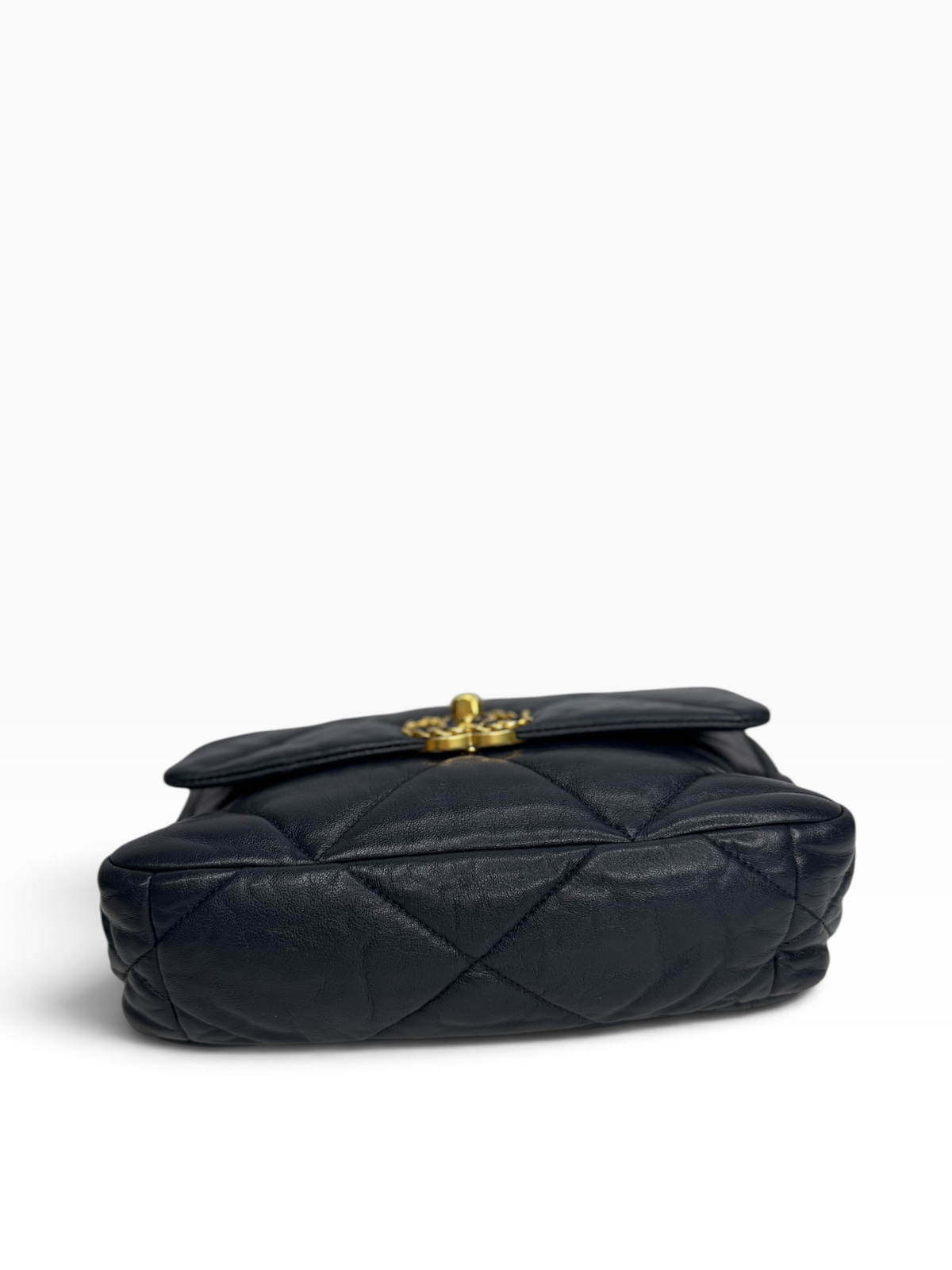 Chanel Navy 19 Medium T8847