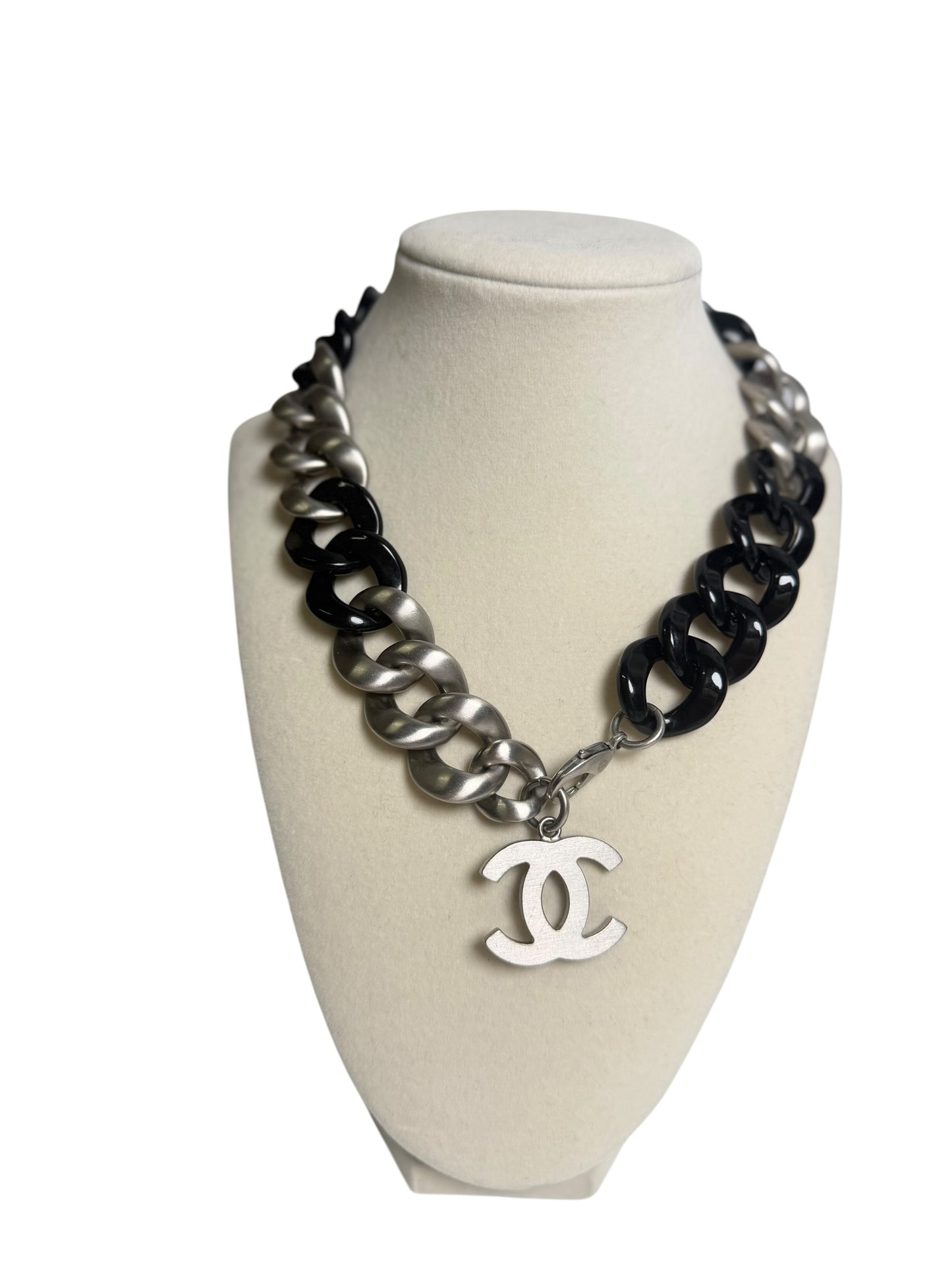 Chanel Oversized CC Chunky Chain Necklace Black Silver T6780