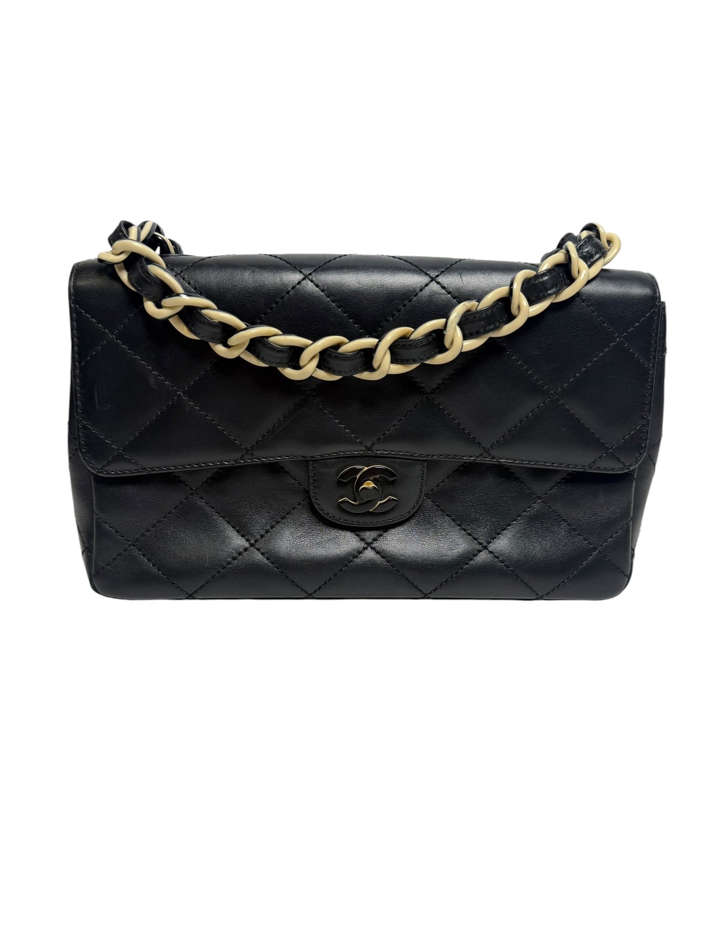 Chanel Black Quilted Leather Classic Flap Bag with Chain Strap T7691