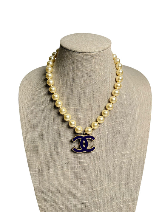 Chanel Pearl Purple CC Pendant Necklace T6496