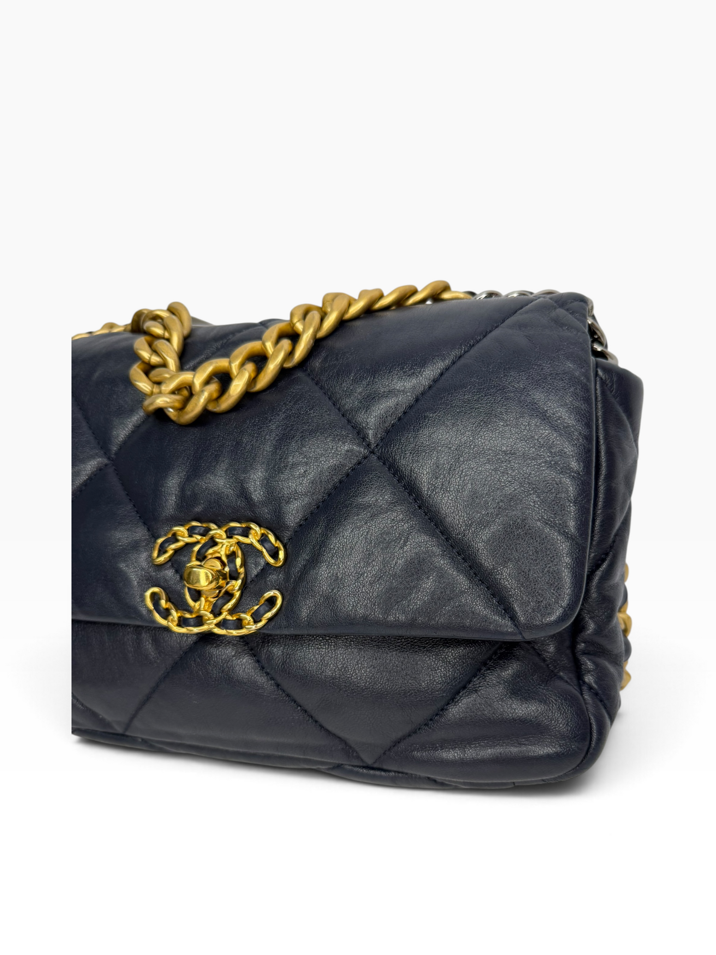 Chanel Navy 19 Medium T8847