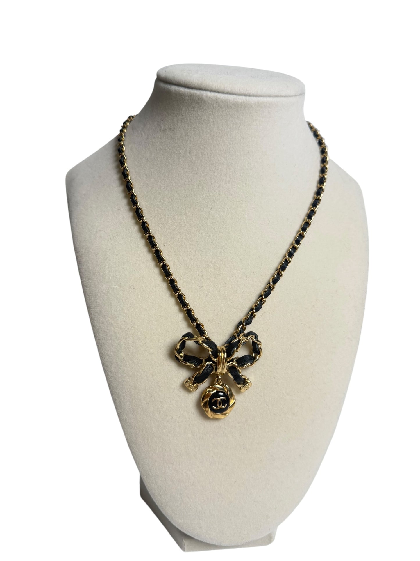 Chanel Leather Chain Bow CC Pendant Necklace Black Gold T4408