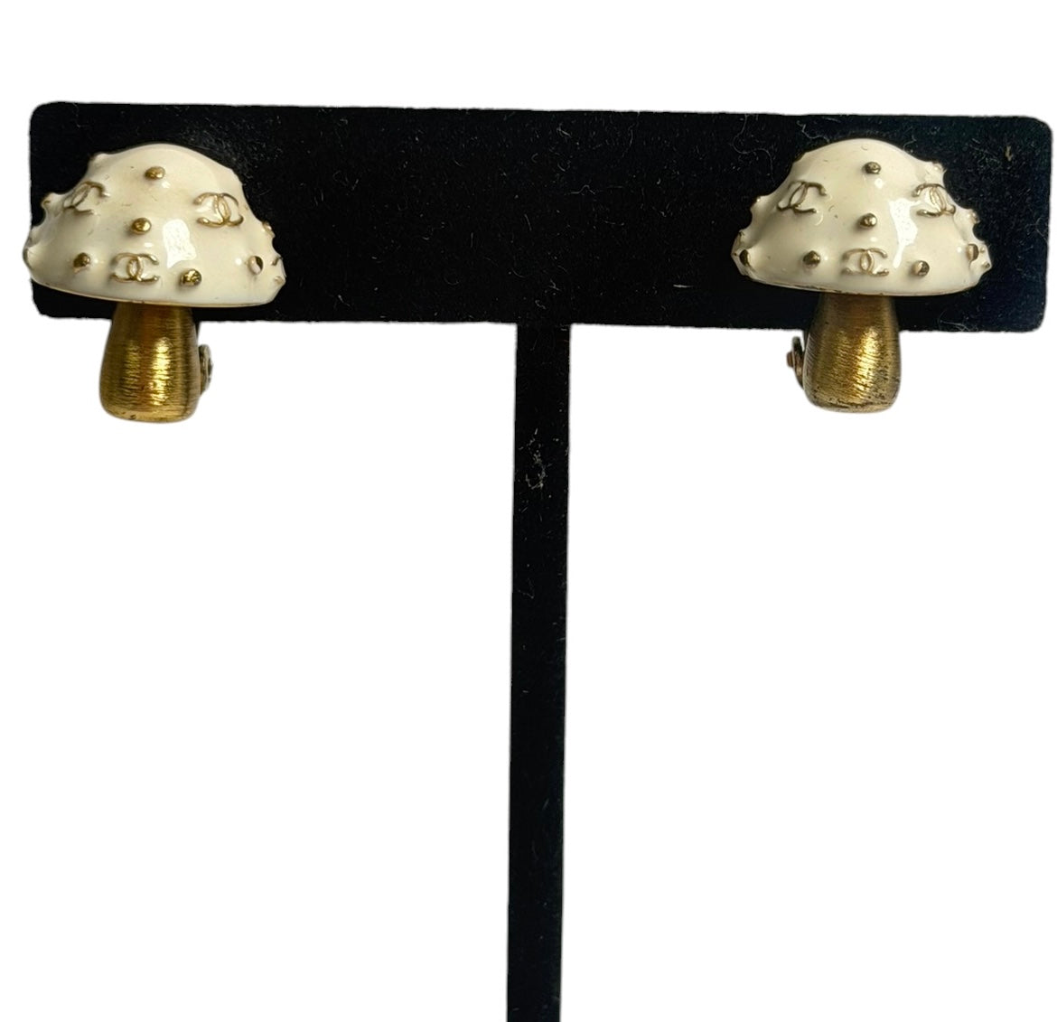 Chanel Vintage White Mushroom Gold CC Clip-On Earrings T6934