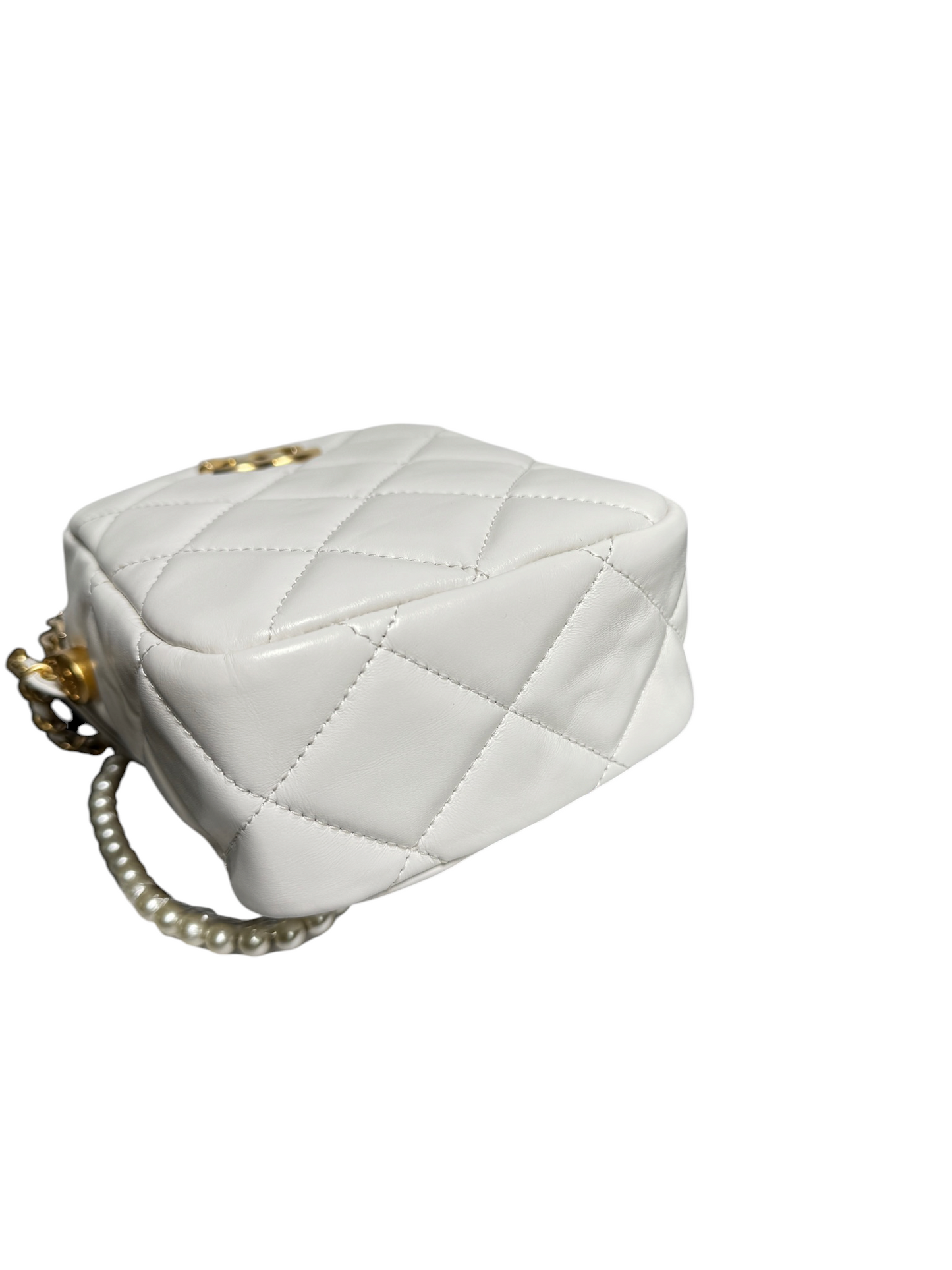 Chanel Pearl Chain Zip Lamb White T8494