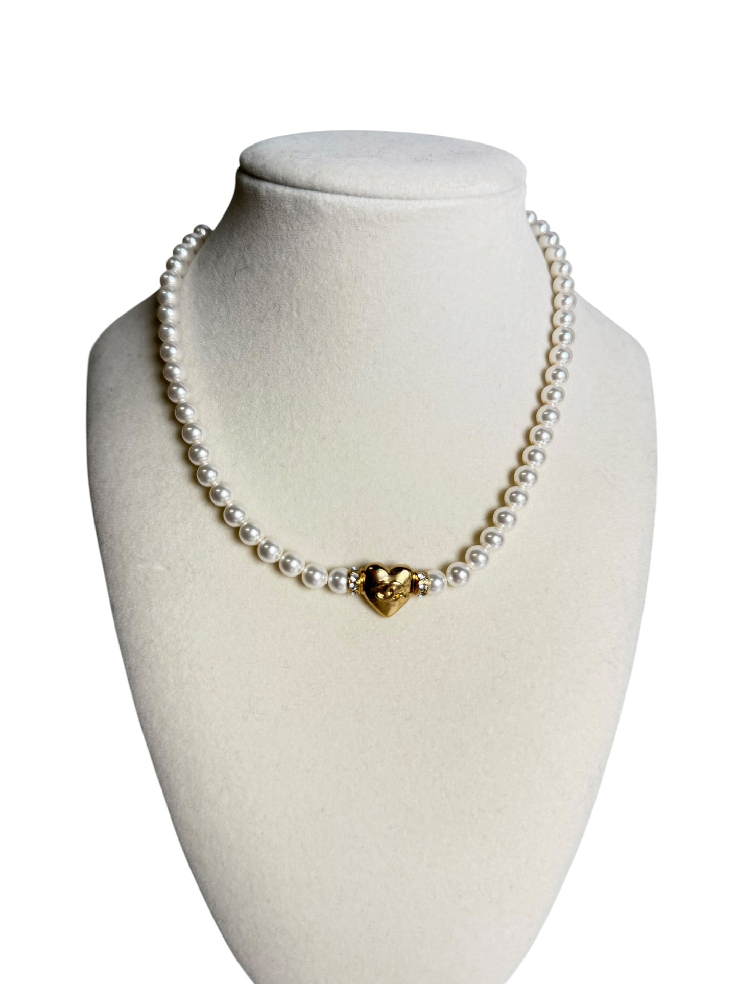Chanel Pearl Heart CC Necklace Cream Gold T7520