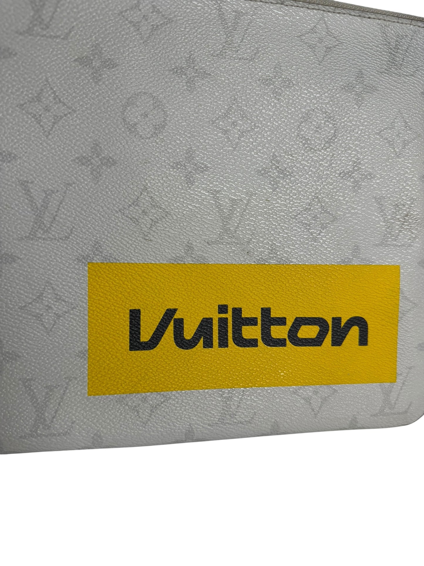 Louis Vuitton Grey Clutch T7091