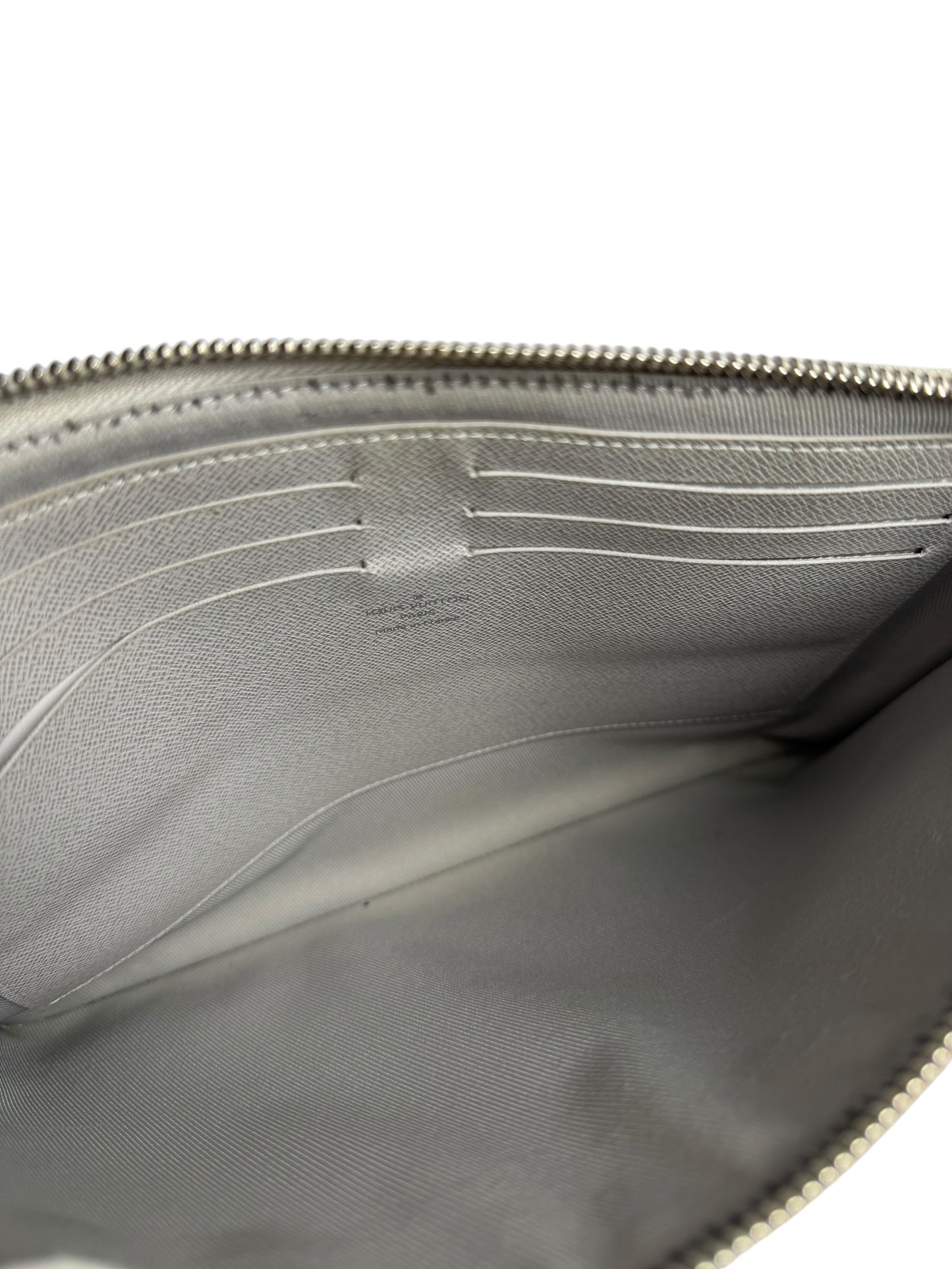Louis Vuitton Grey Clutch T7091