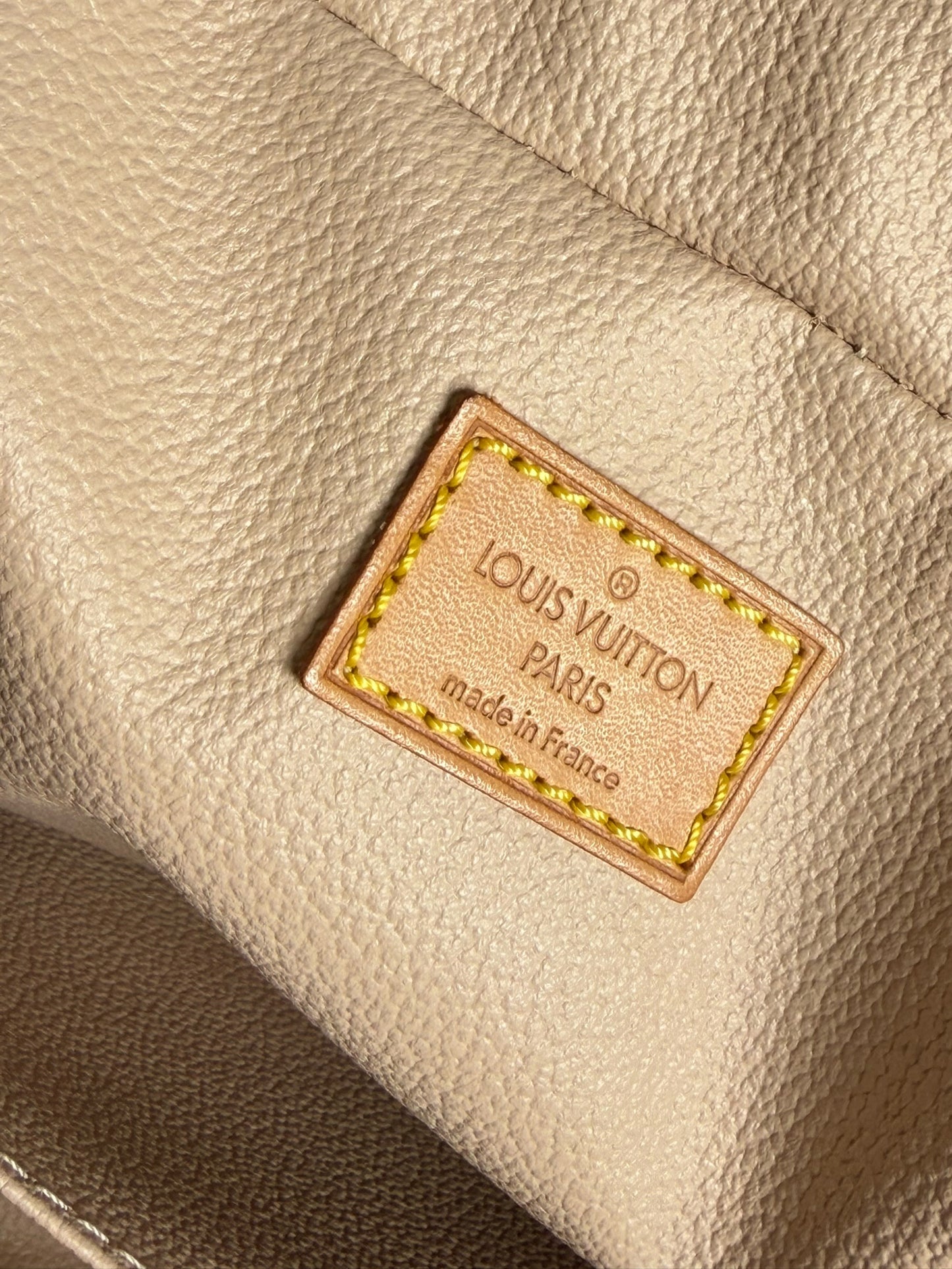 Louis Vuitton Trousse Toilette 28 T8209