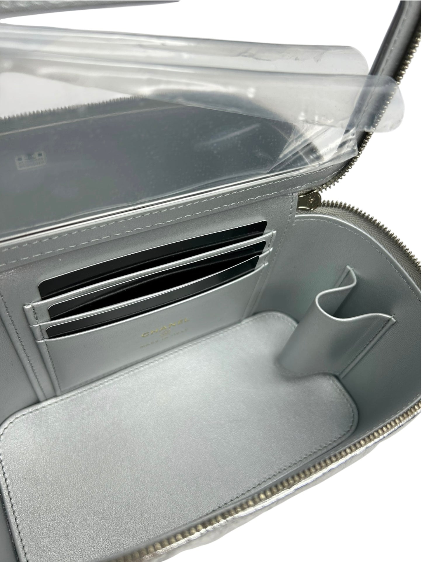 Chanel Metallic Silver Top Handle Vanity Crossbody T8708