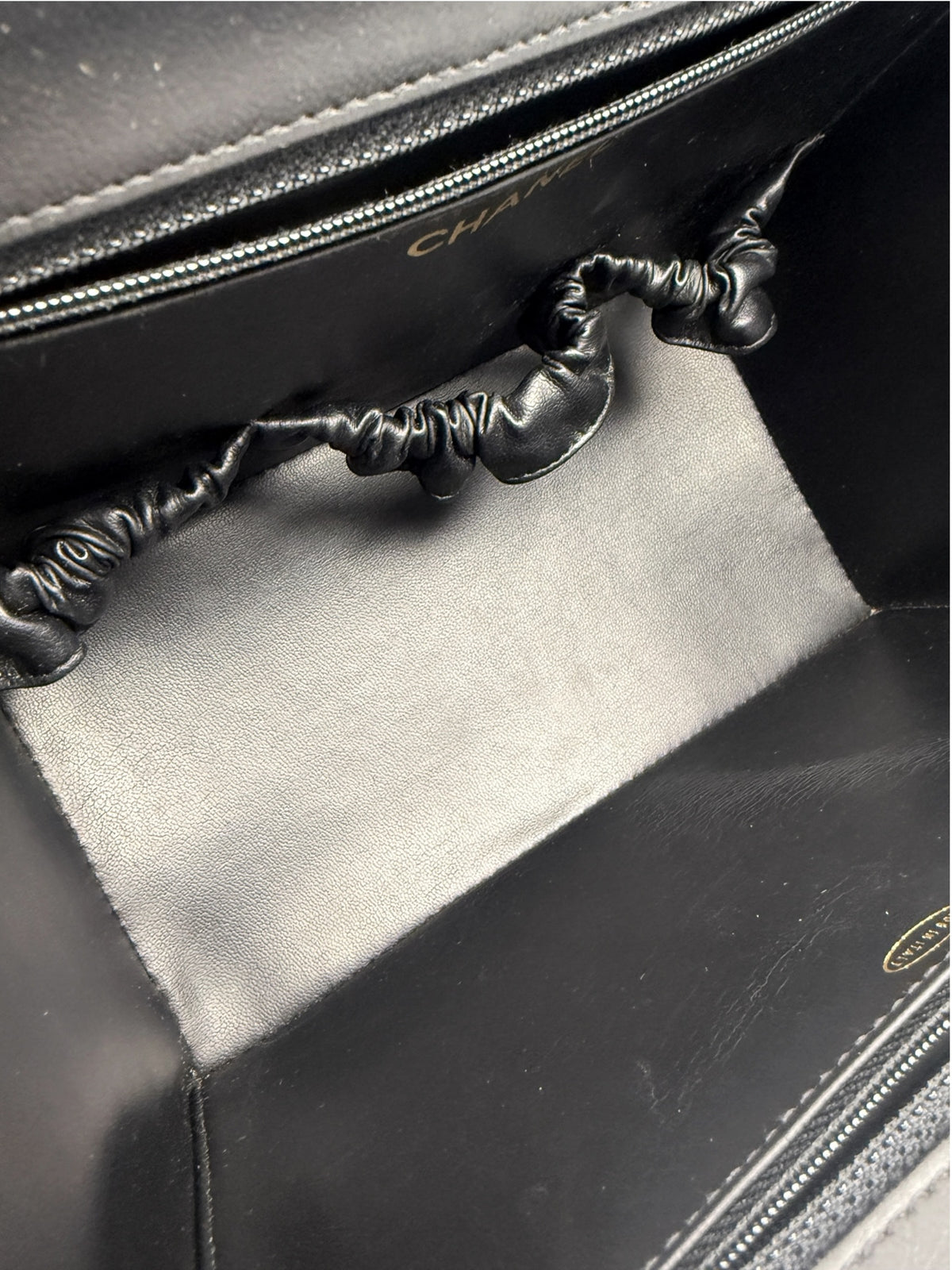 Chanel Black Caviar Vintage Vanity Case T8870