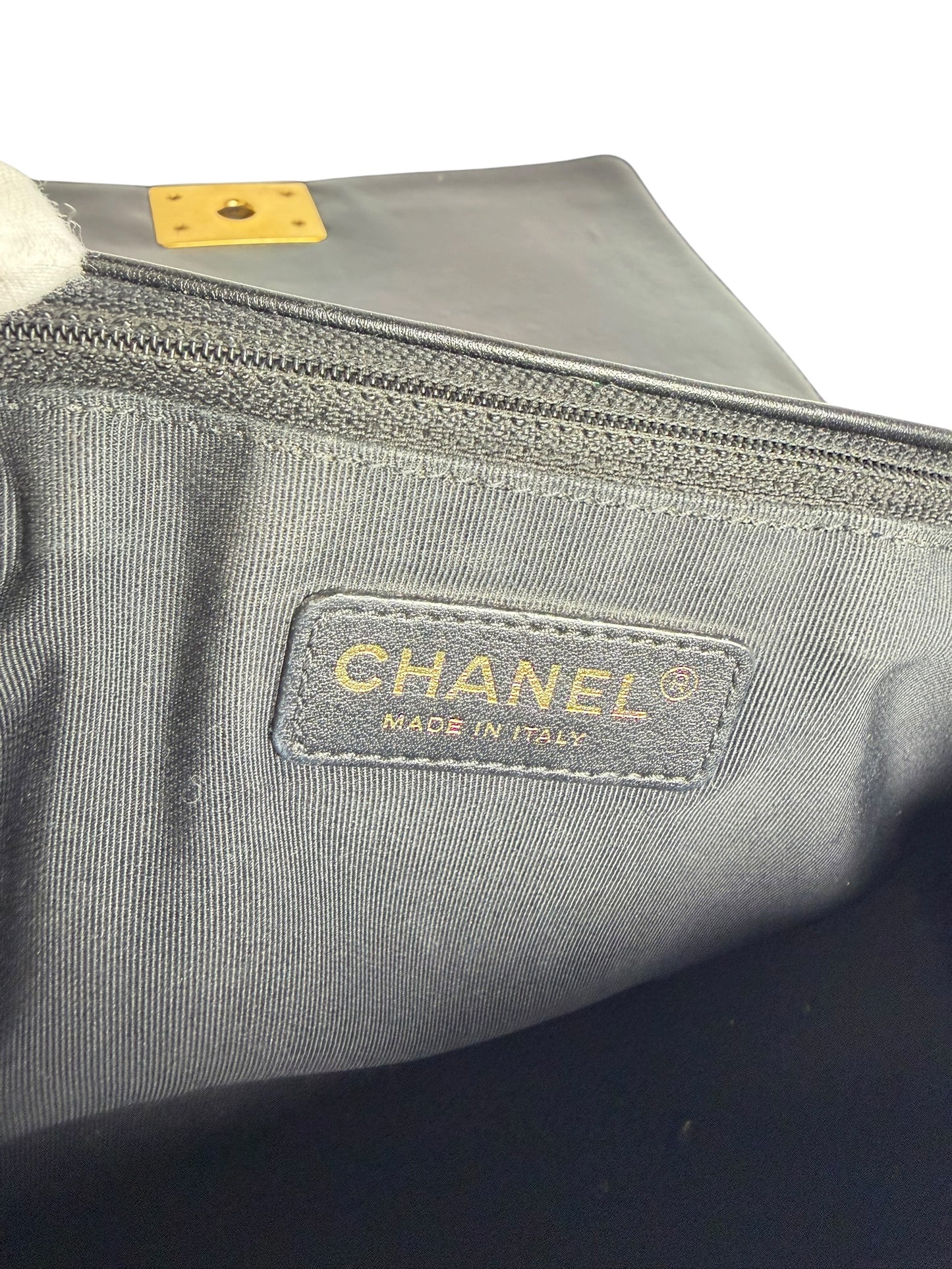 Chanel Quilted Medium Boy Flap Bag T8018