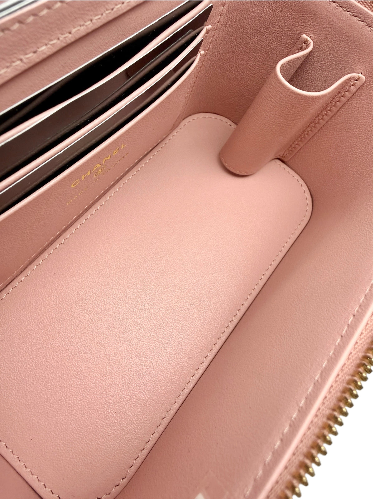 Chanel Pink Crocodile Embossed Top Handle Vanity T9301