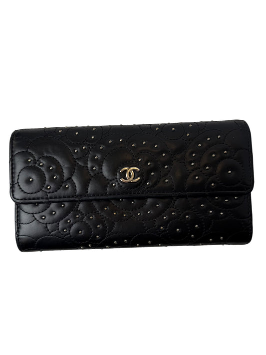 Chanel studded camellia black flap calf skin wallet T6553
