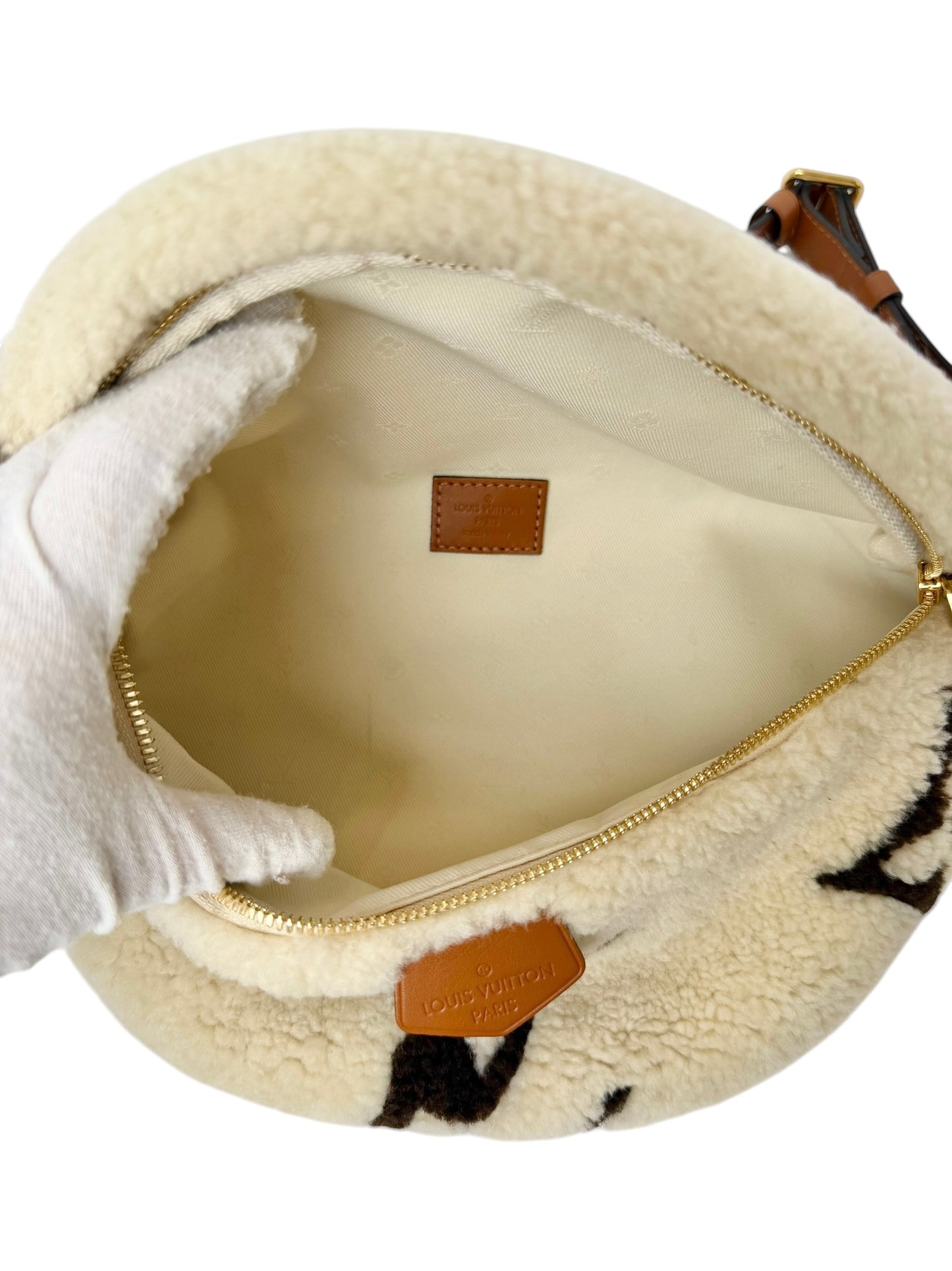 Louis Vuitton Giant Teddy Monogram Bum Bag T7578
