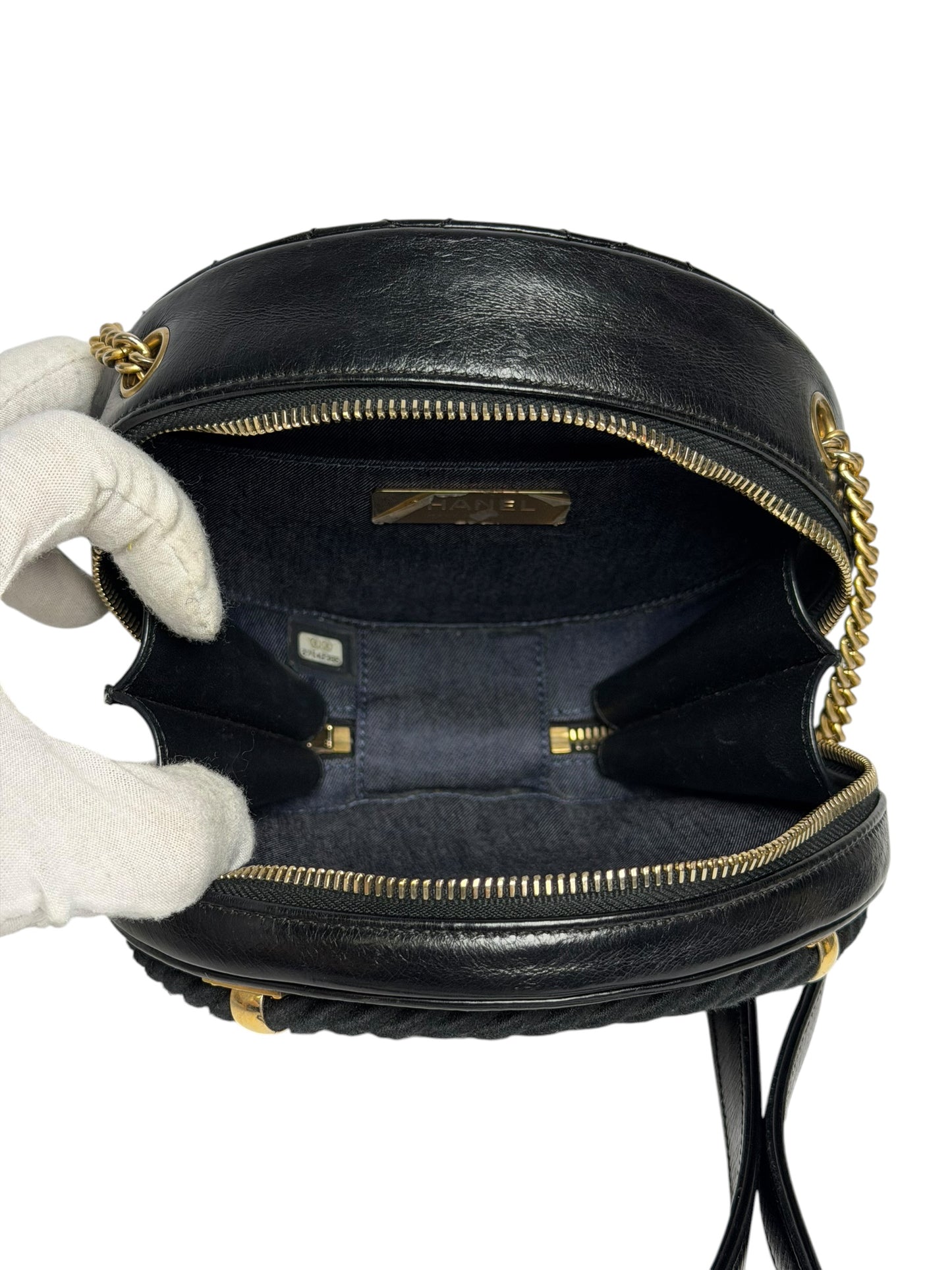 Chanel Black En Vogue Round Crossbody T5533
