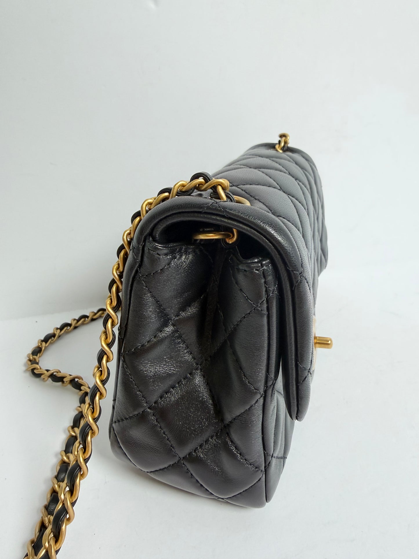 Chanel mini crush black