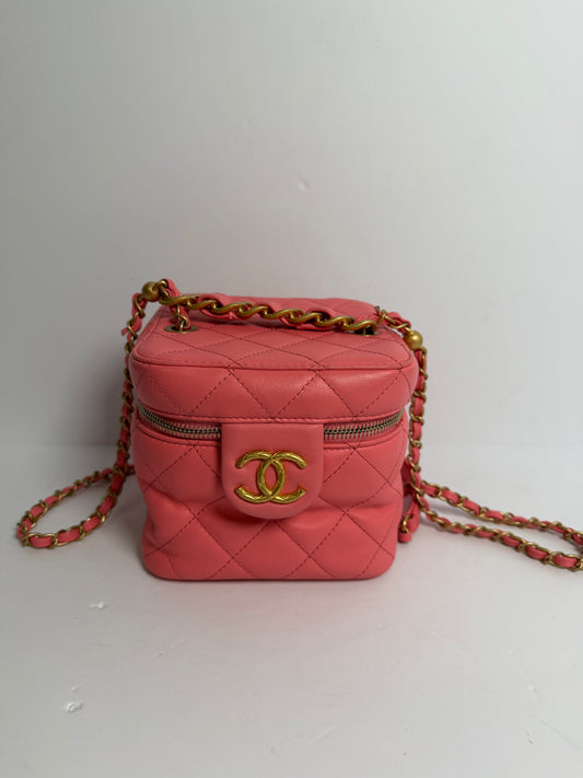 Chanel bar case small pink