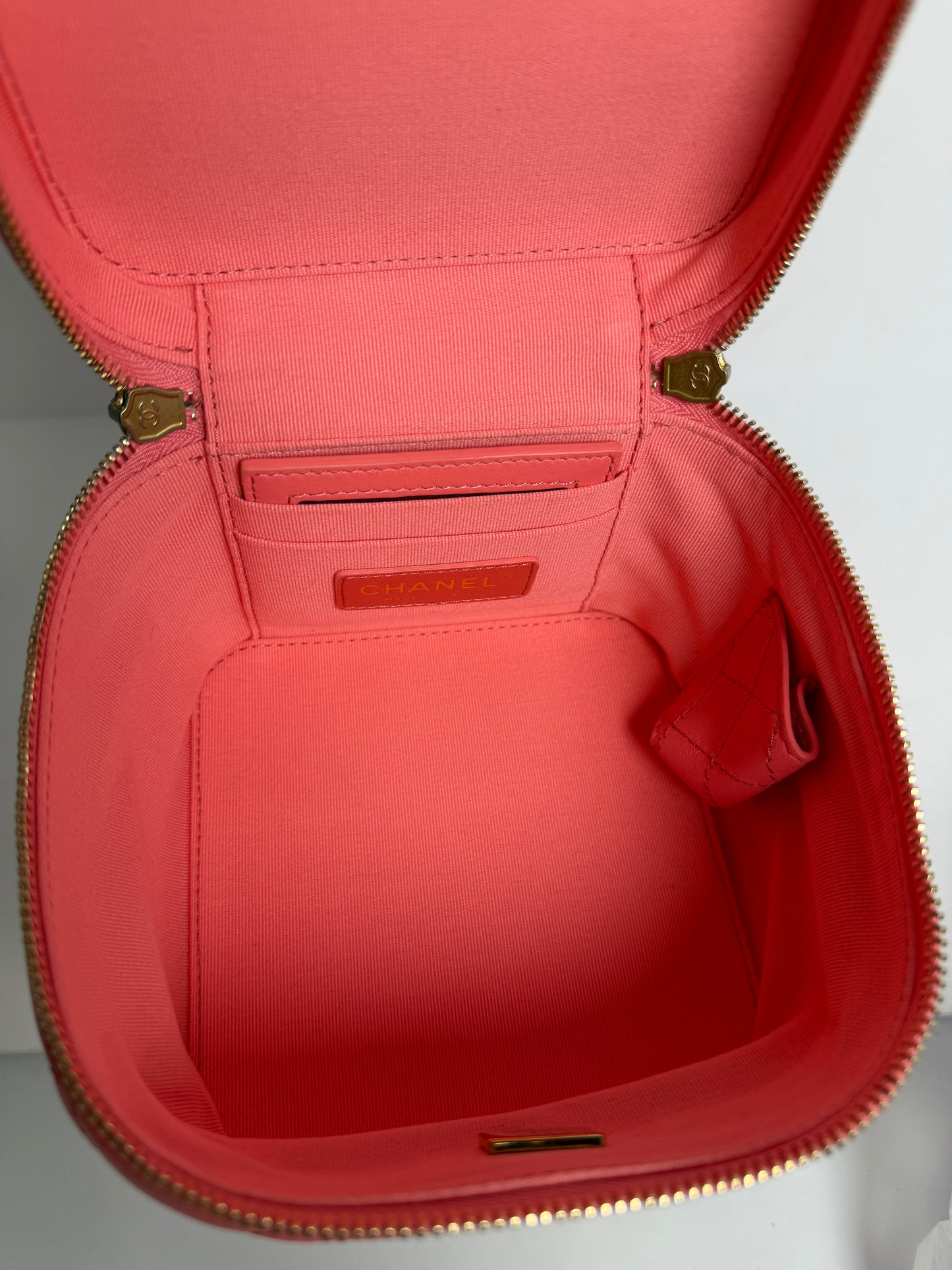 Chanel bar case small pink