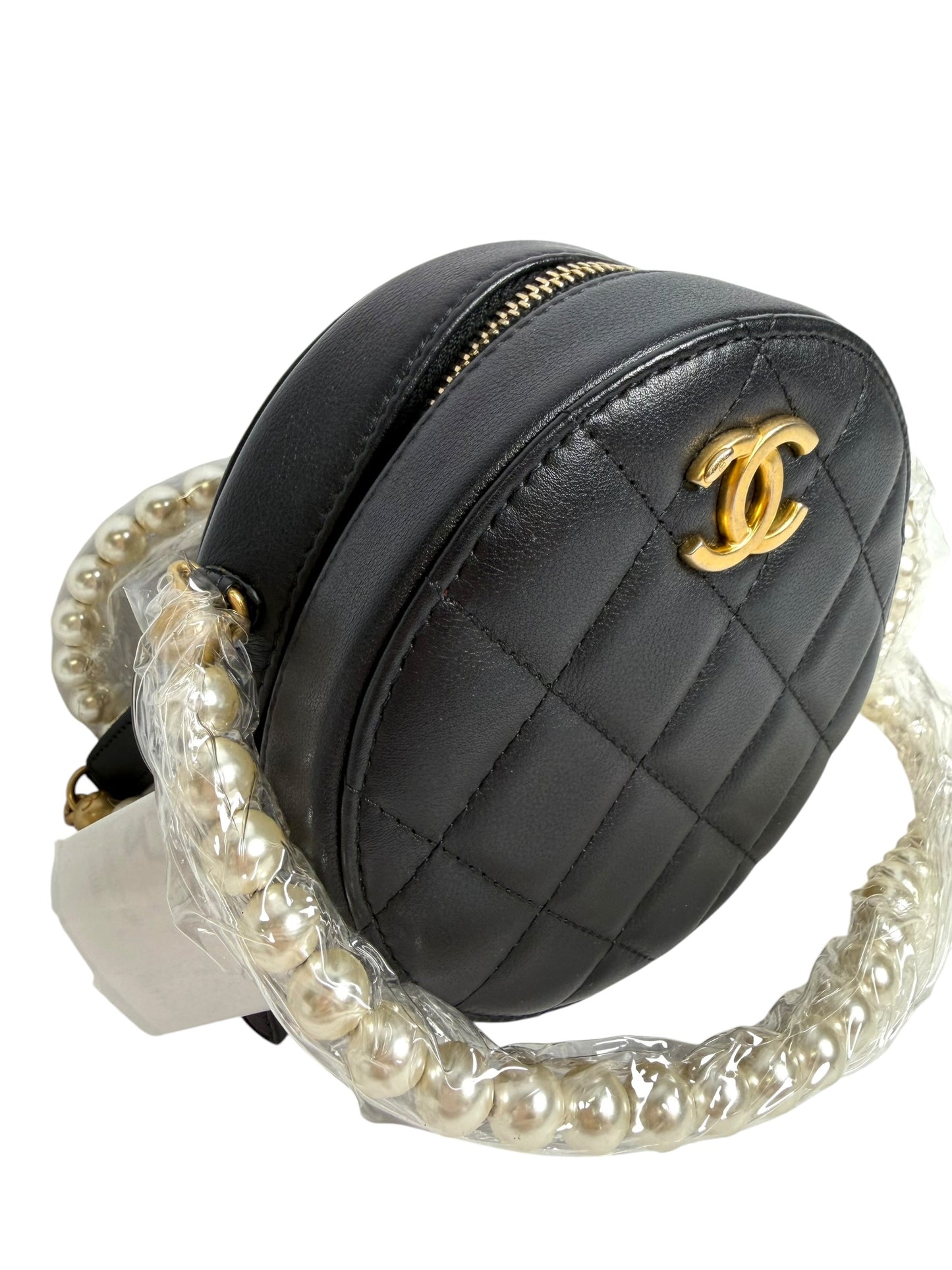 Chanel Quilted Black Circle Crossbody Pearl Chain T5523