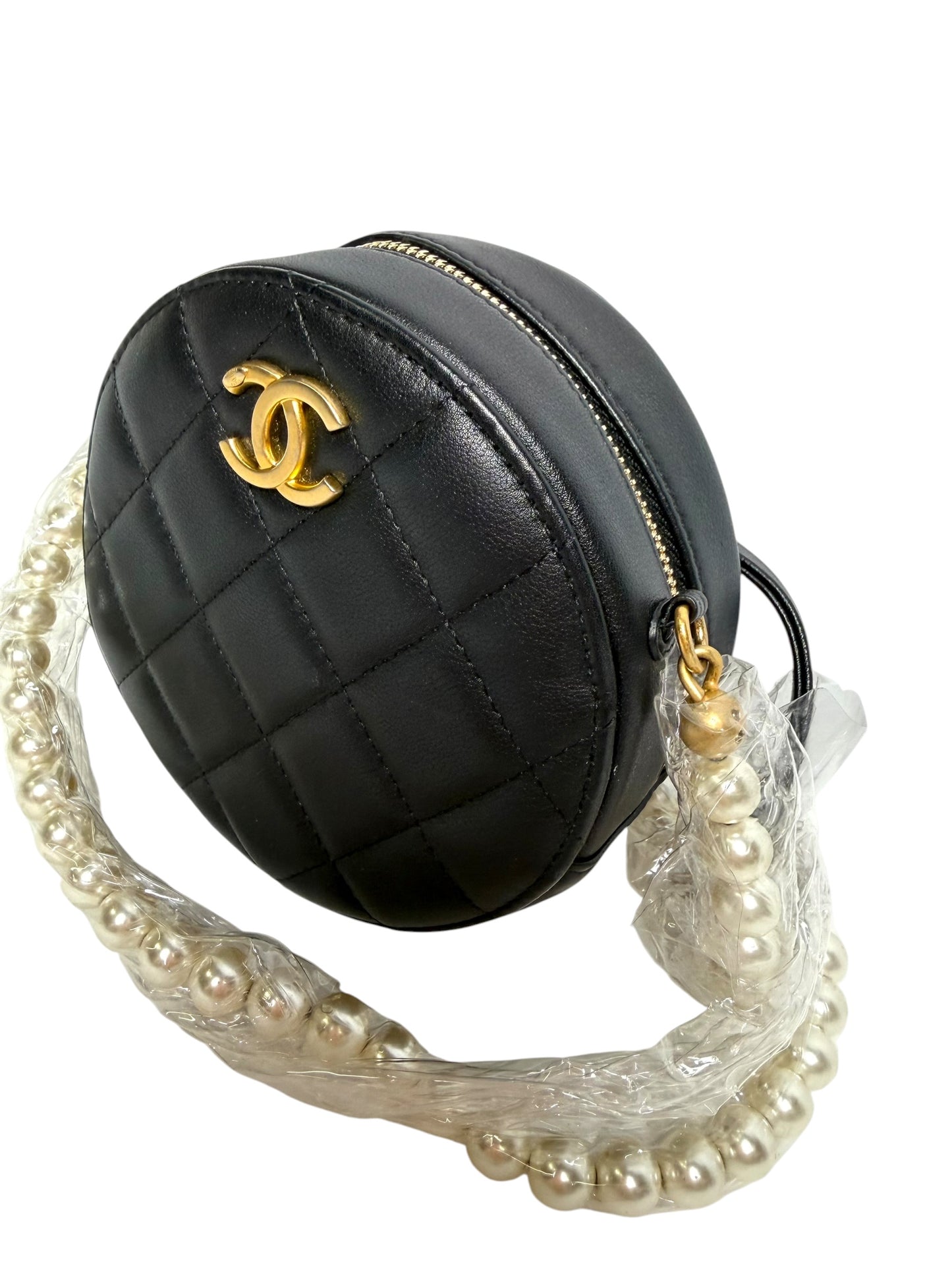 Chanel Quilted Black Circle Crossbody Pearl Chain T5523