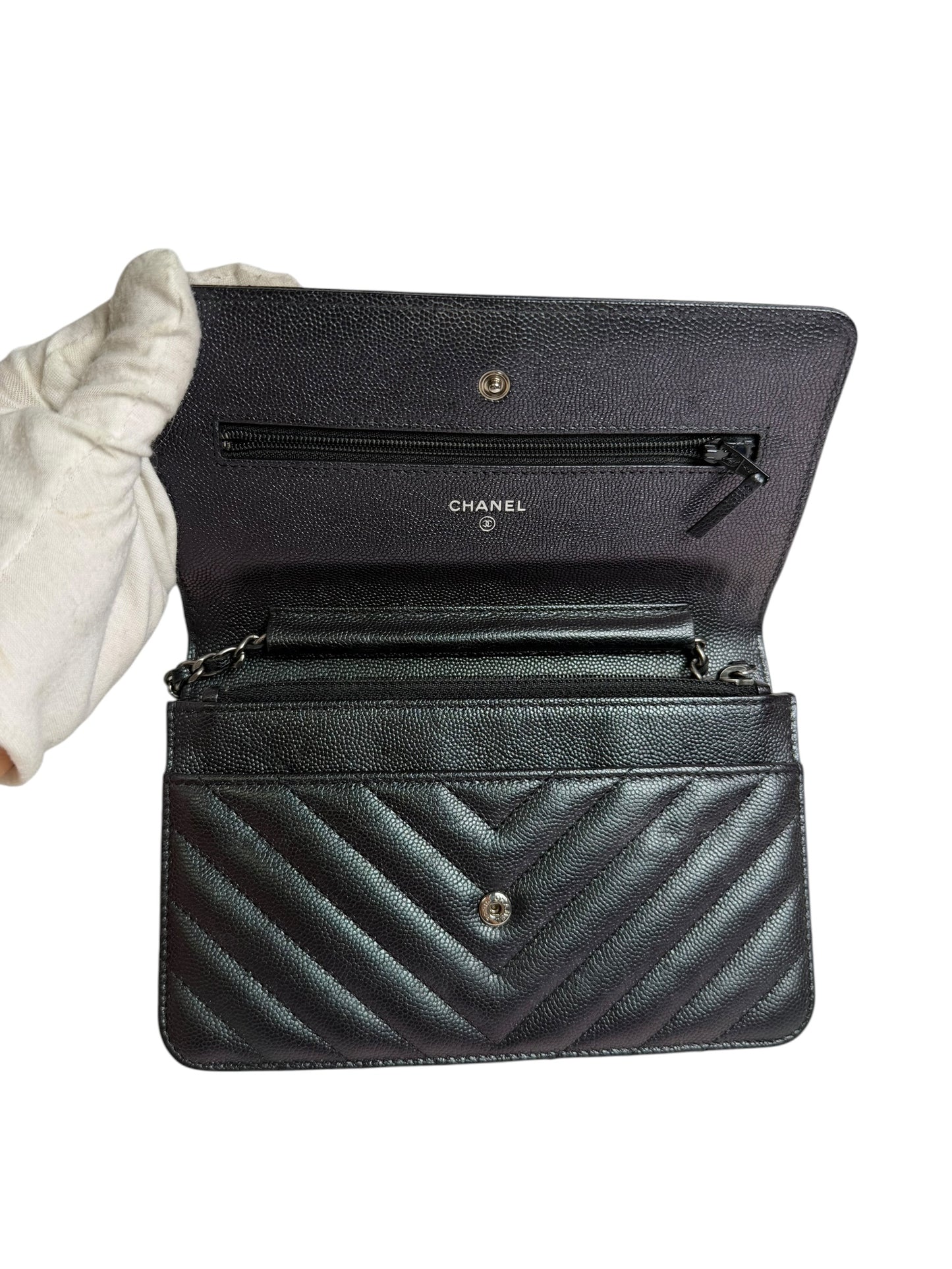 Chanel Chevron iridescent Caviar Black WOC T1008