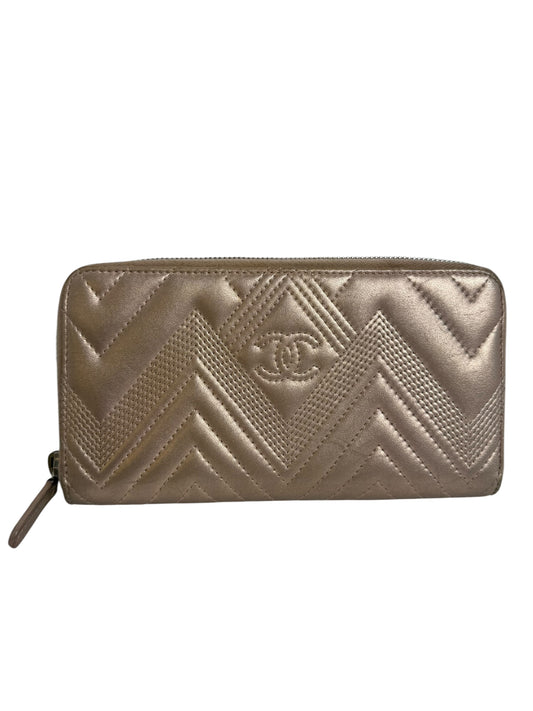 Chanel Gold Irregular Chevron Zip Wallet T8287