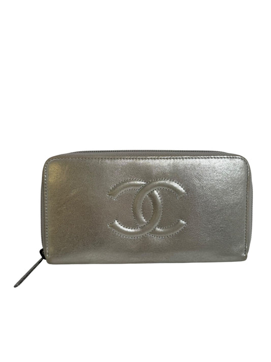 Chanel Silver Logo Zip Wallet T6559