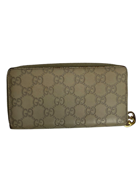 Gucci heart charm zip around wallet T7591