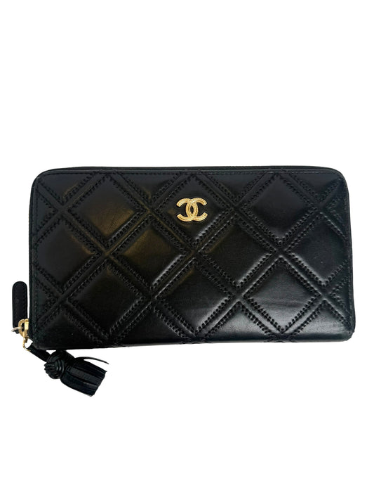 Chanel tassel detail zip around wallet T8282