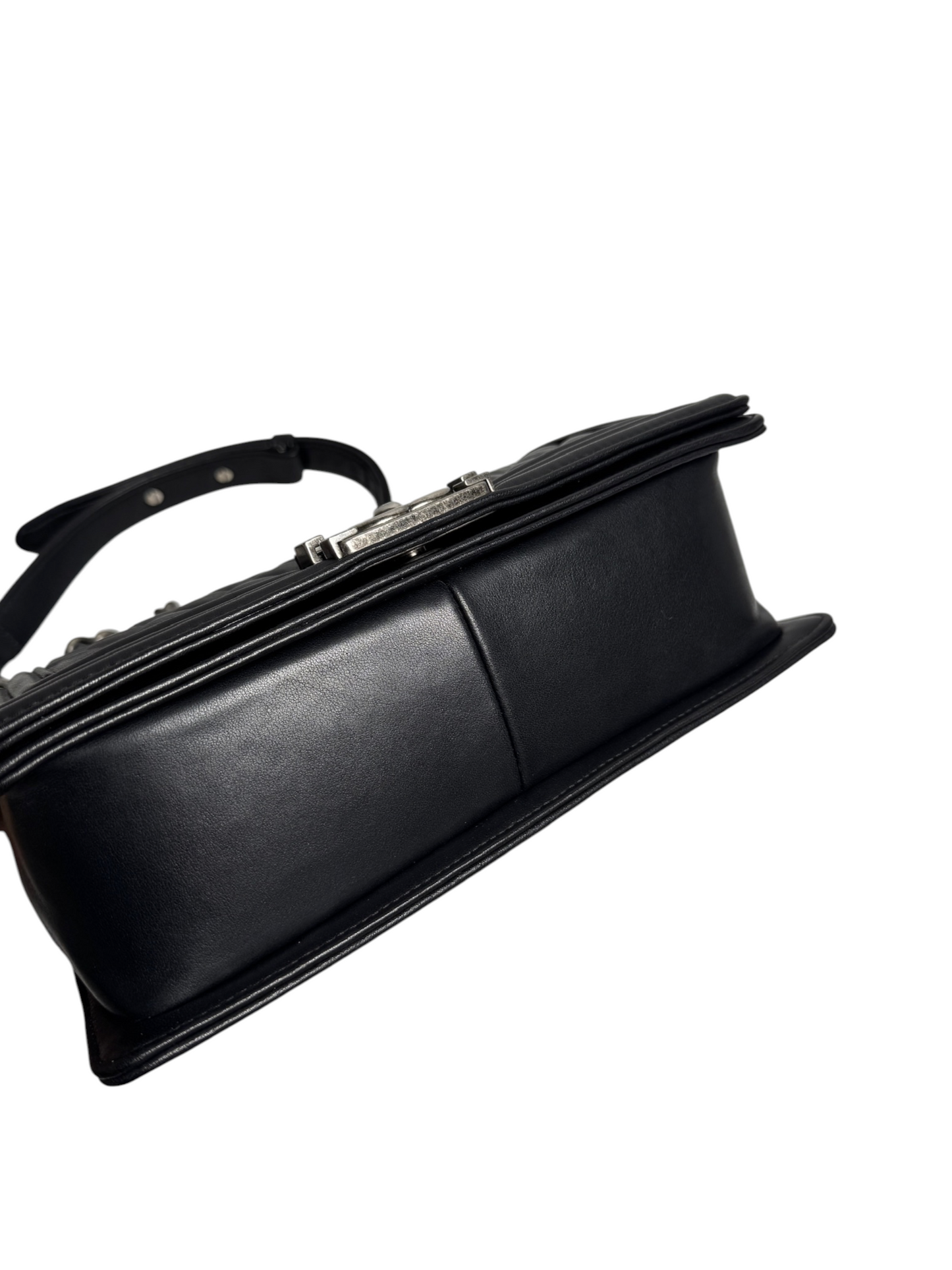 Chanel Black Lambskin Medium Boy Bag T8660