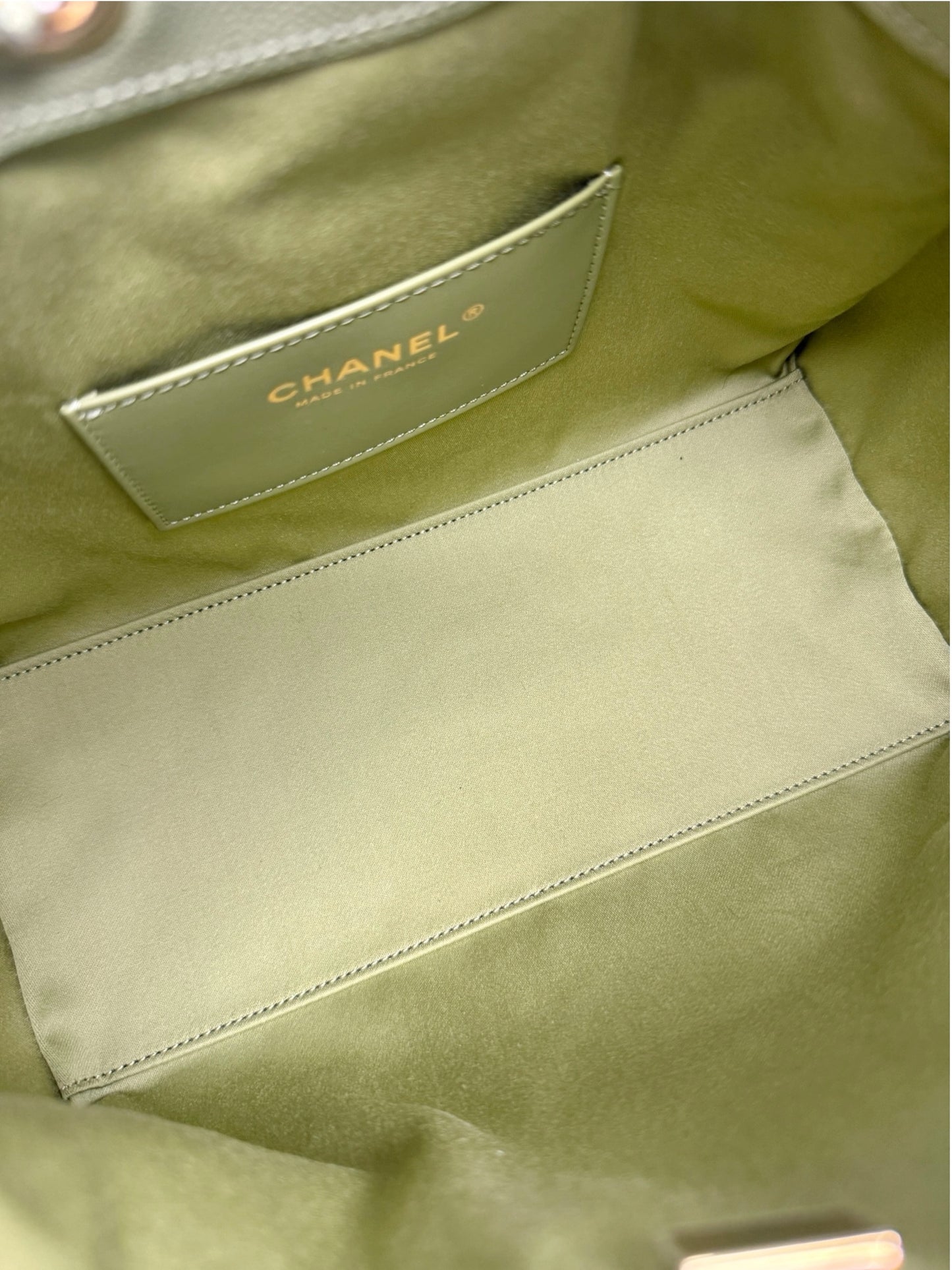 Chanel 25 Green Caviar Small T8724