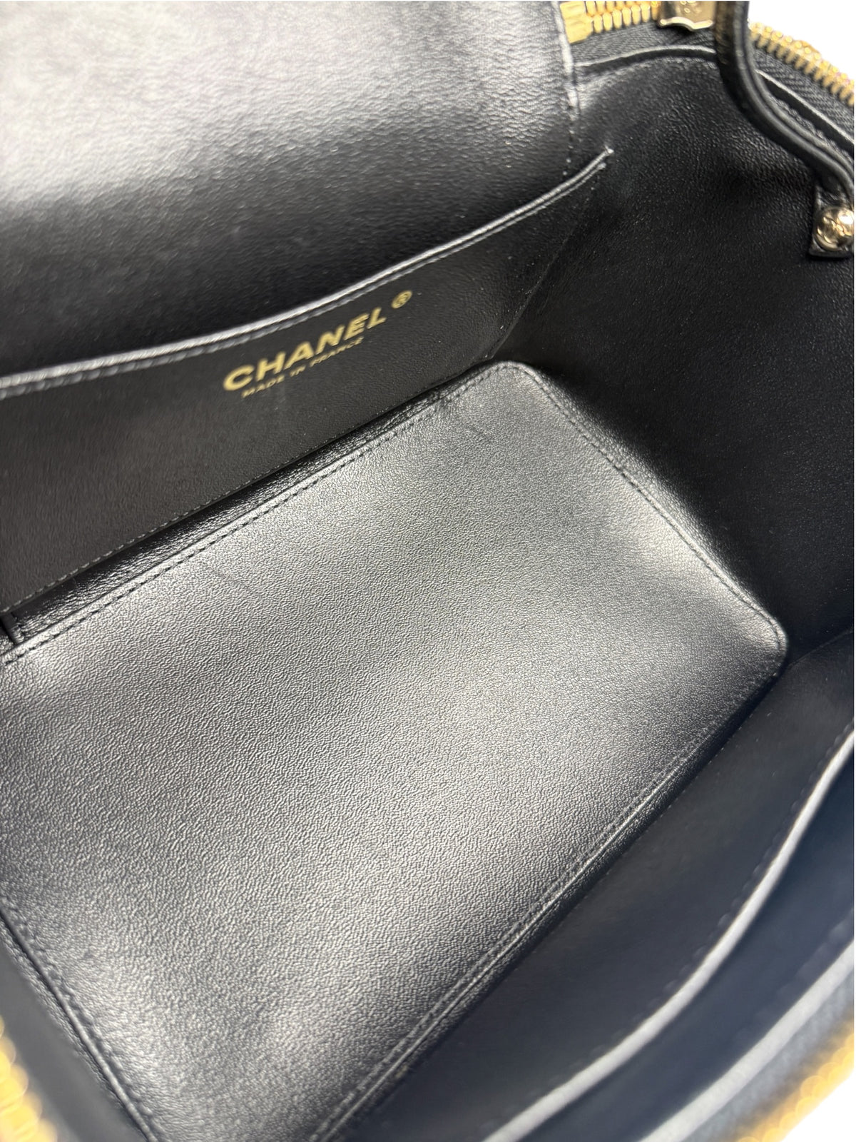 Chanel Black Quilted Lambskin Knock On Wood Vanity T8882