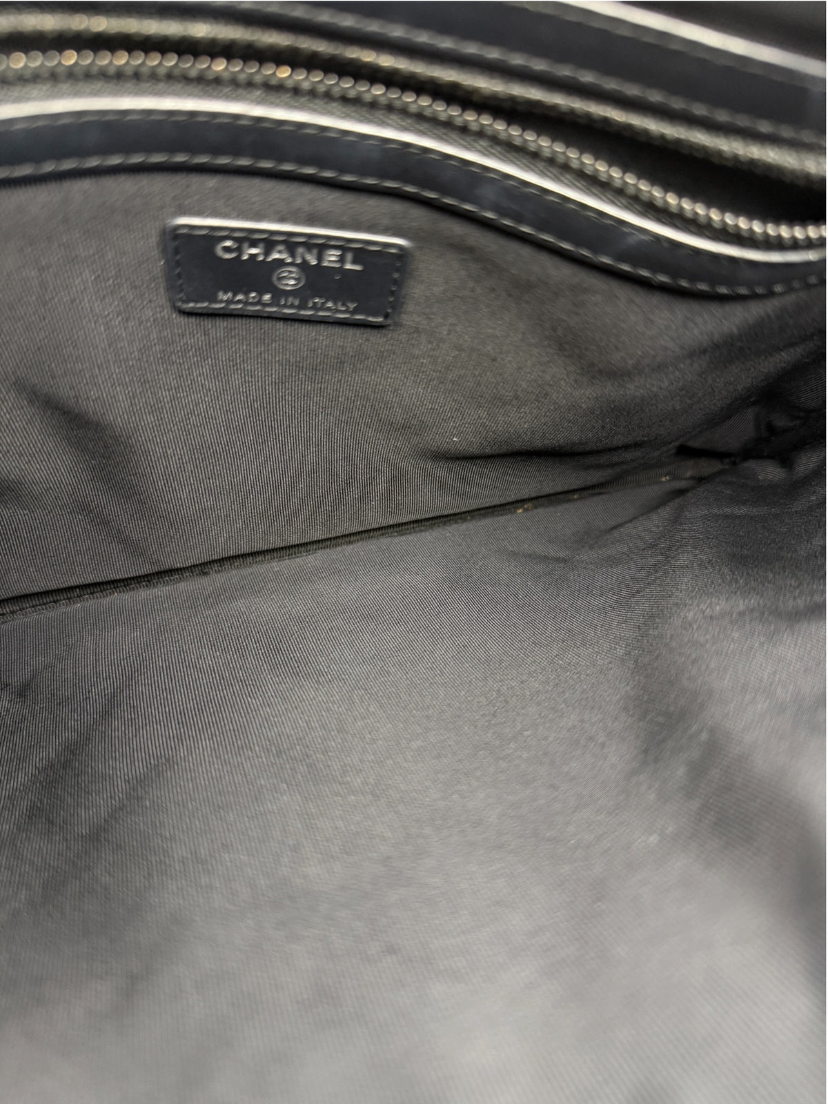 Chanel So Black Medium O Case T8953