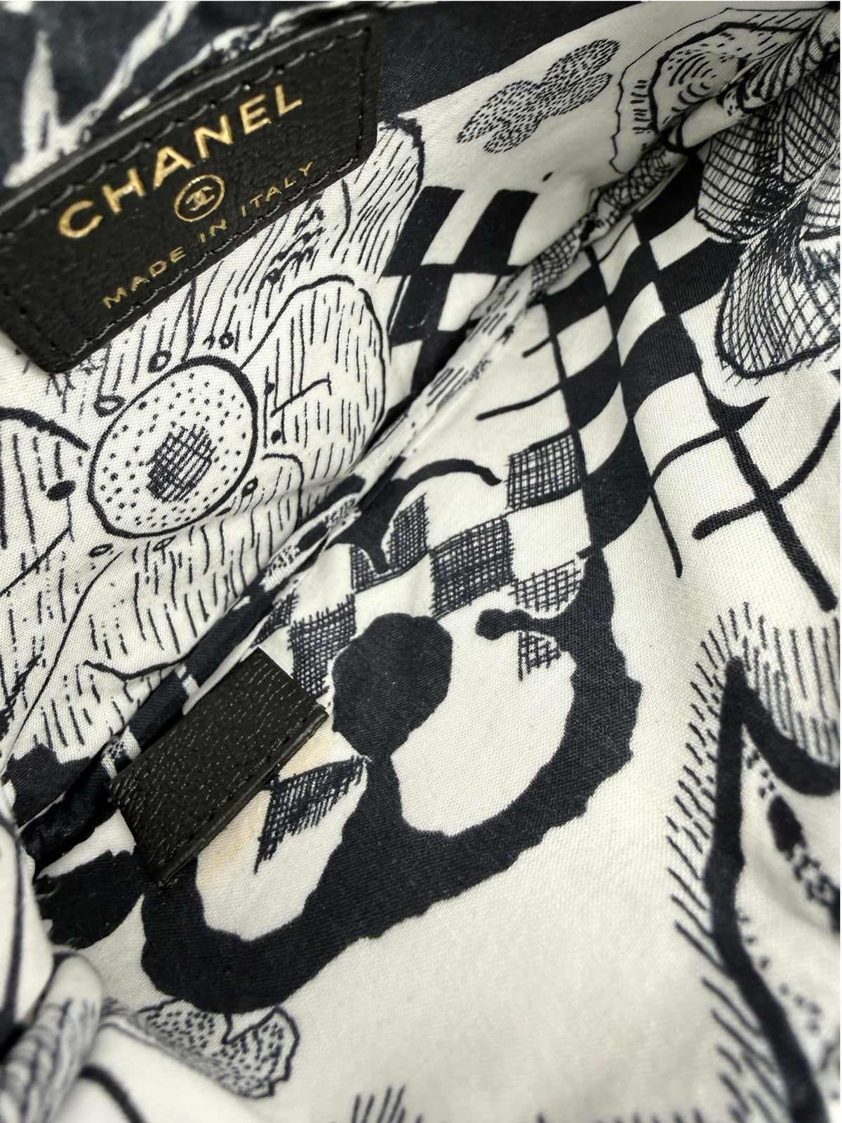 Chanel Black Camellia Mini O Case T8956