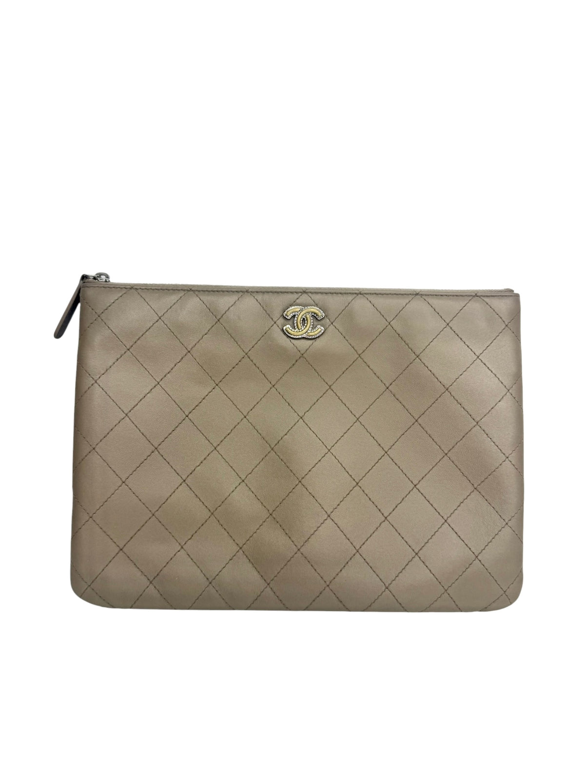 Chanel Gray Quilted O Case T9109
