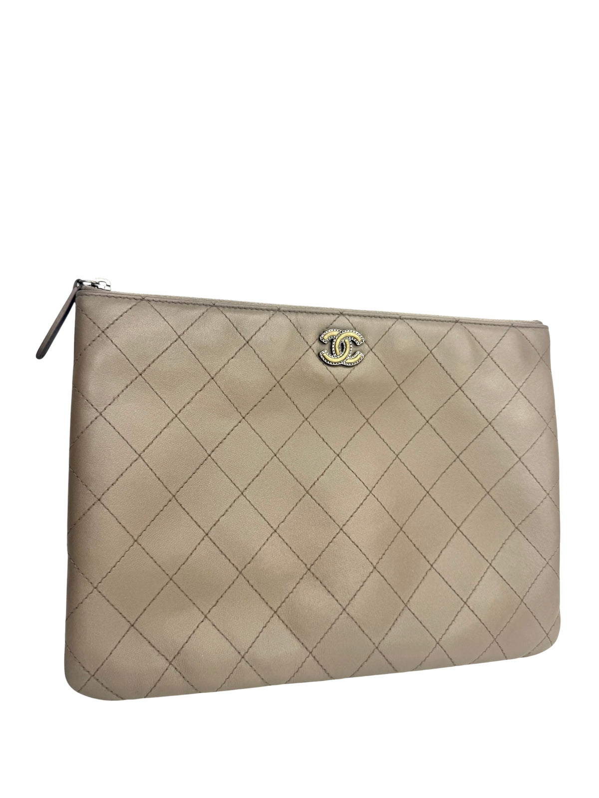 Chanel Gray Quilted O Case T9109