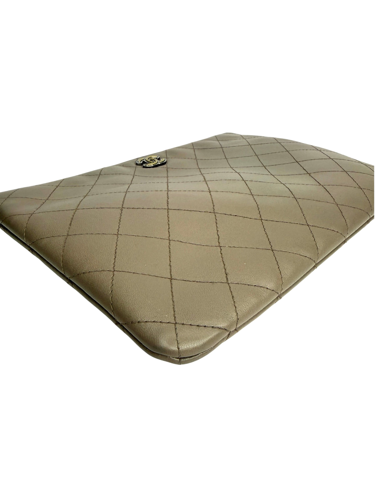 Chanel Gray Quilted O Case T9109