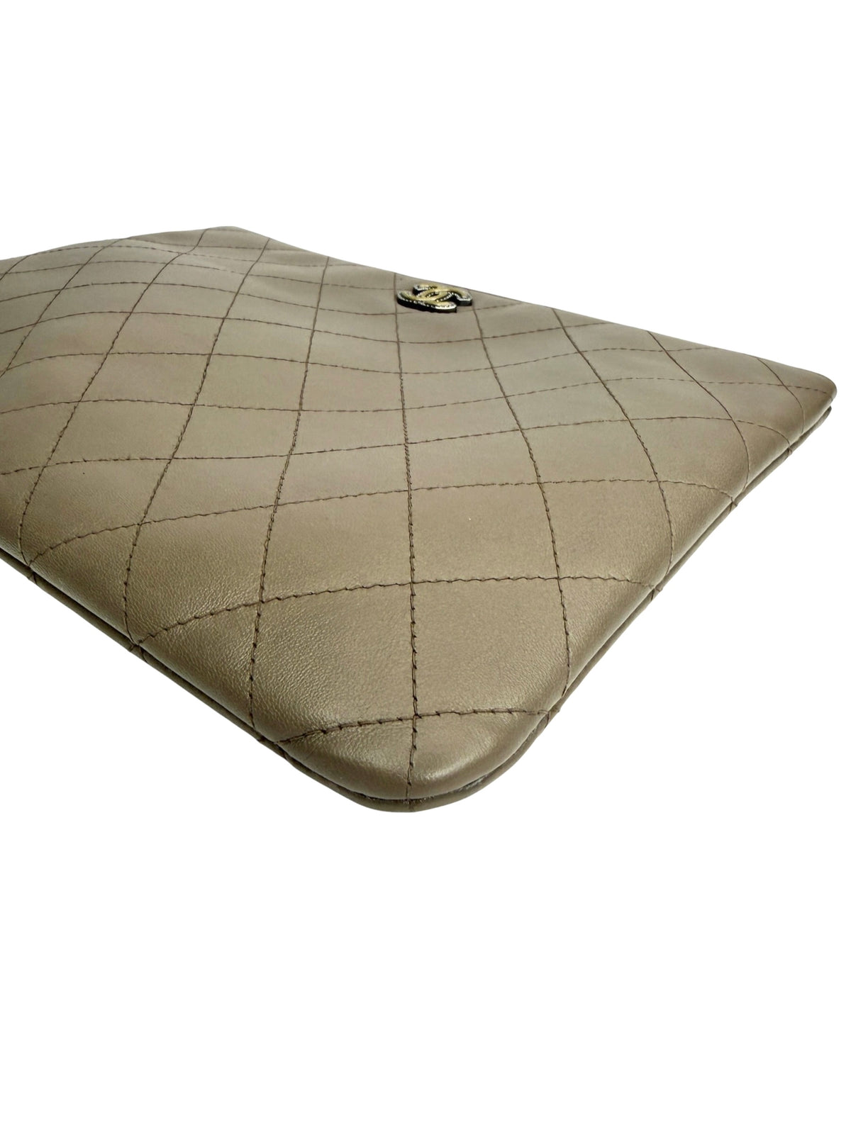 Chanel Gray Quilted O Case T9109